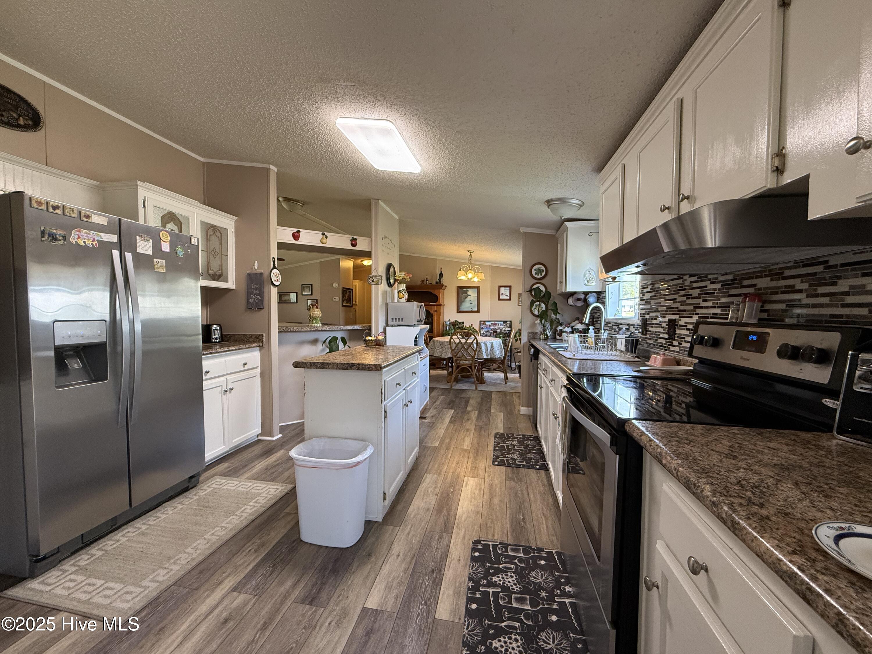 100502105 | Photo 27