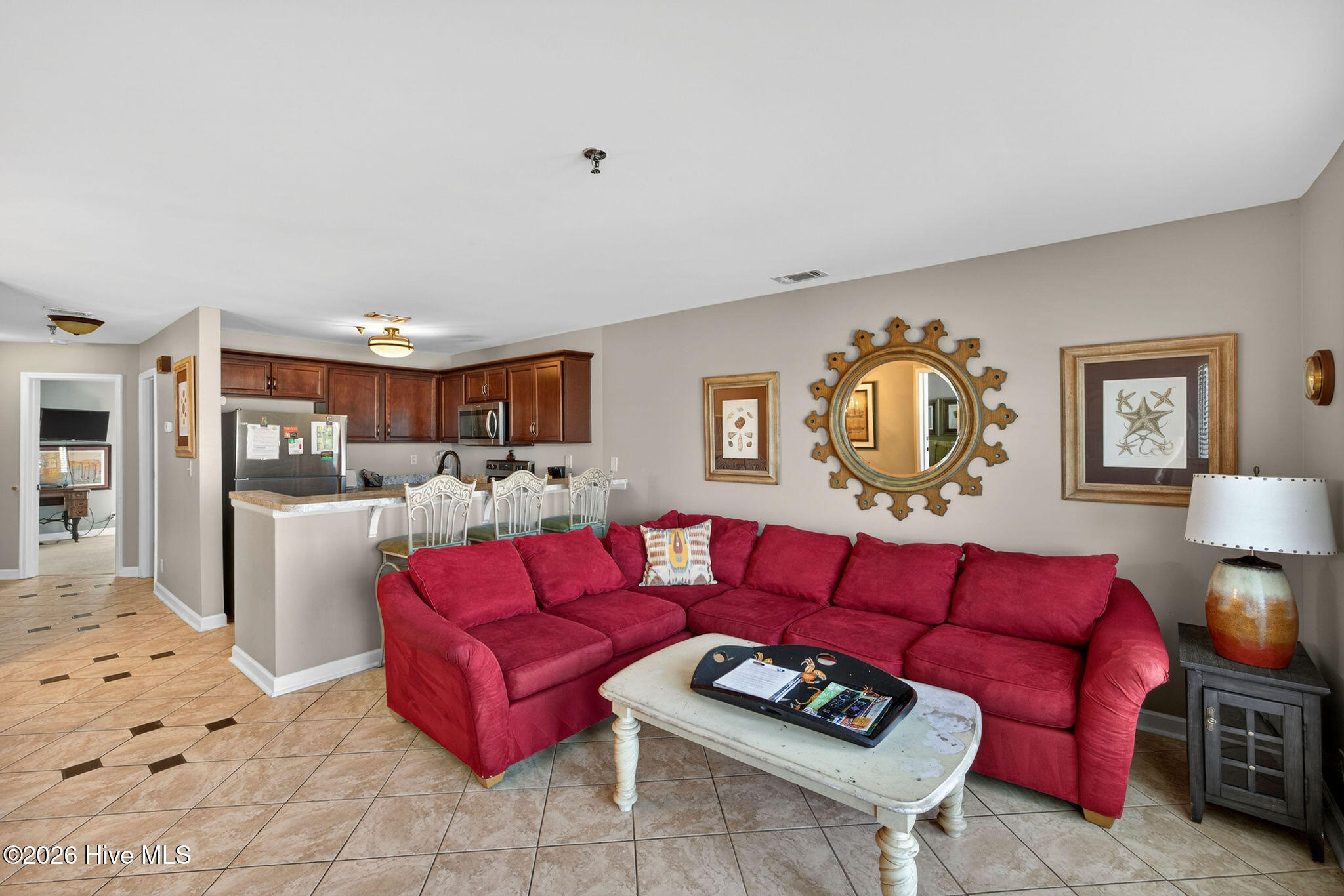 100570841 | Photo 21