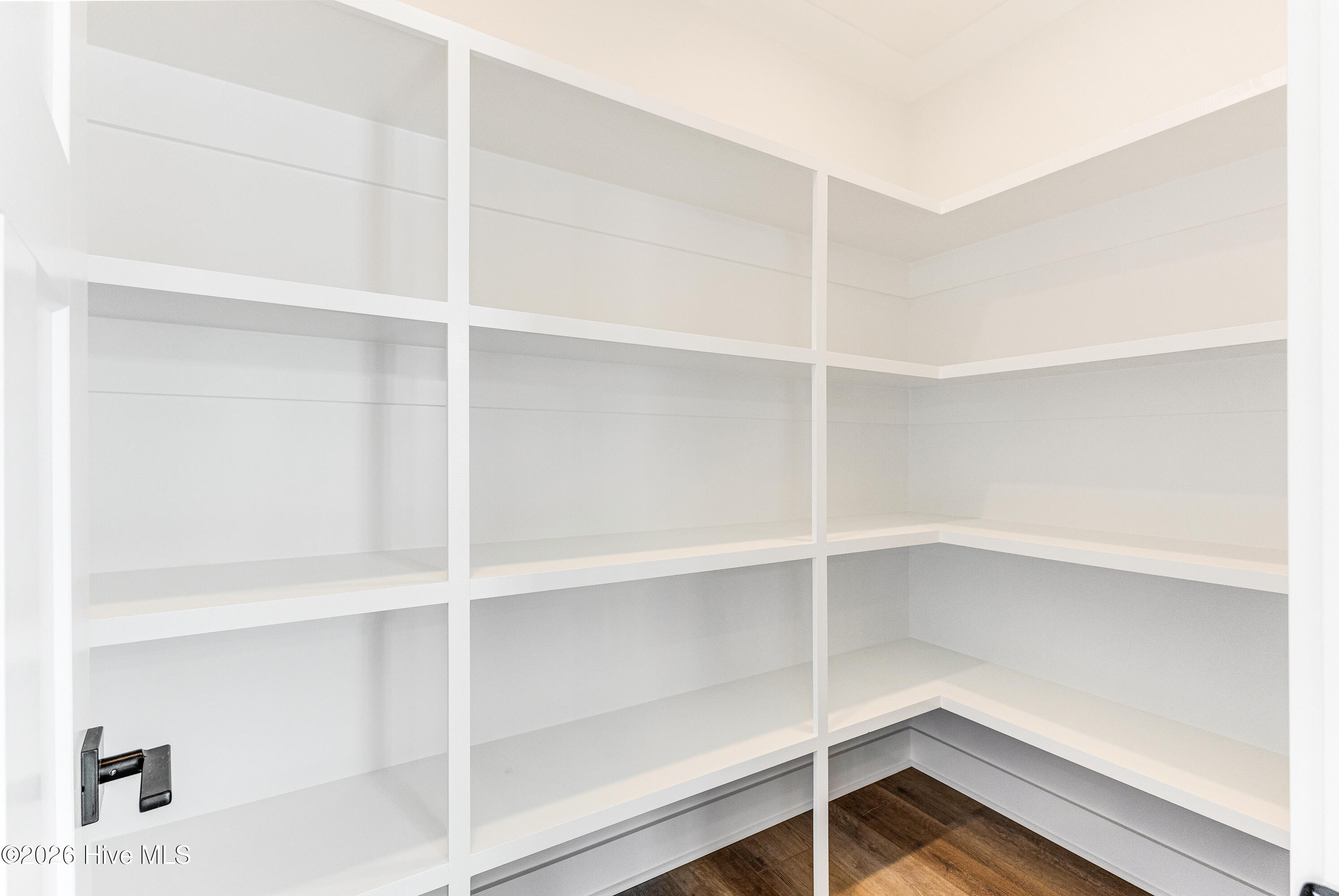 100564365 | Photo 17