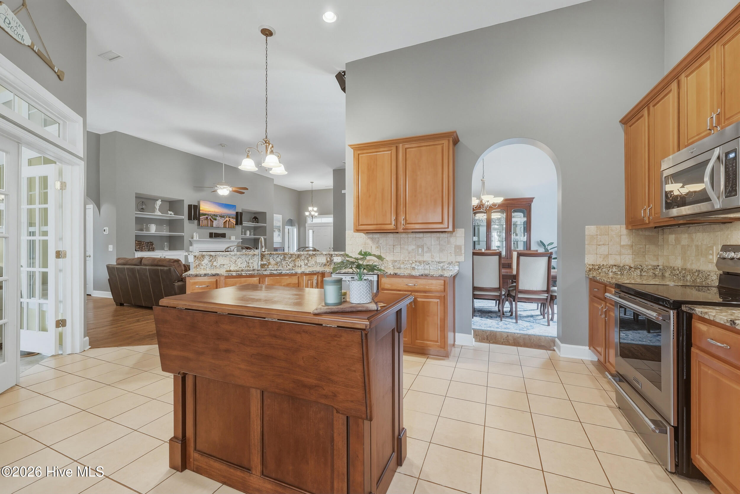 100555932 | Photo 14