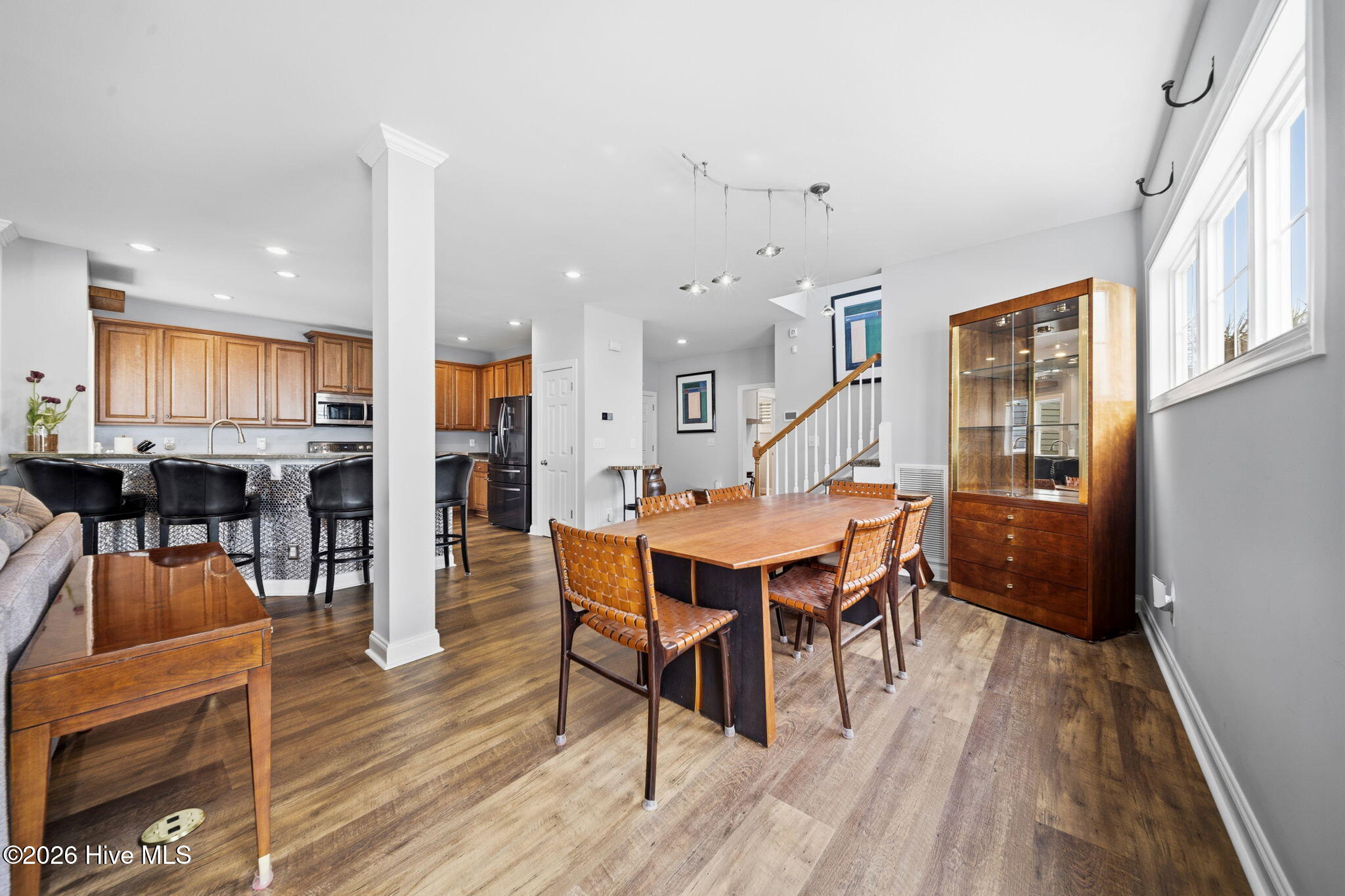 100566136 | Photo 33