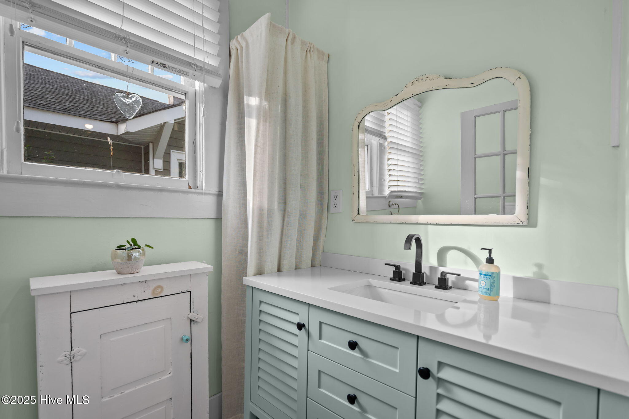 100546633 | Photo 14