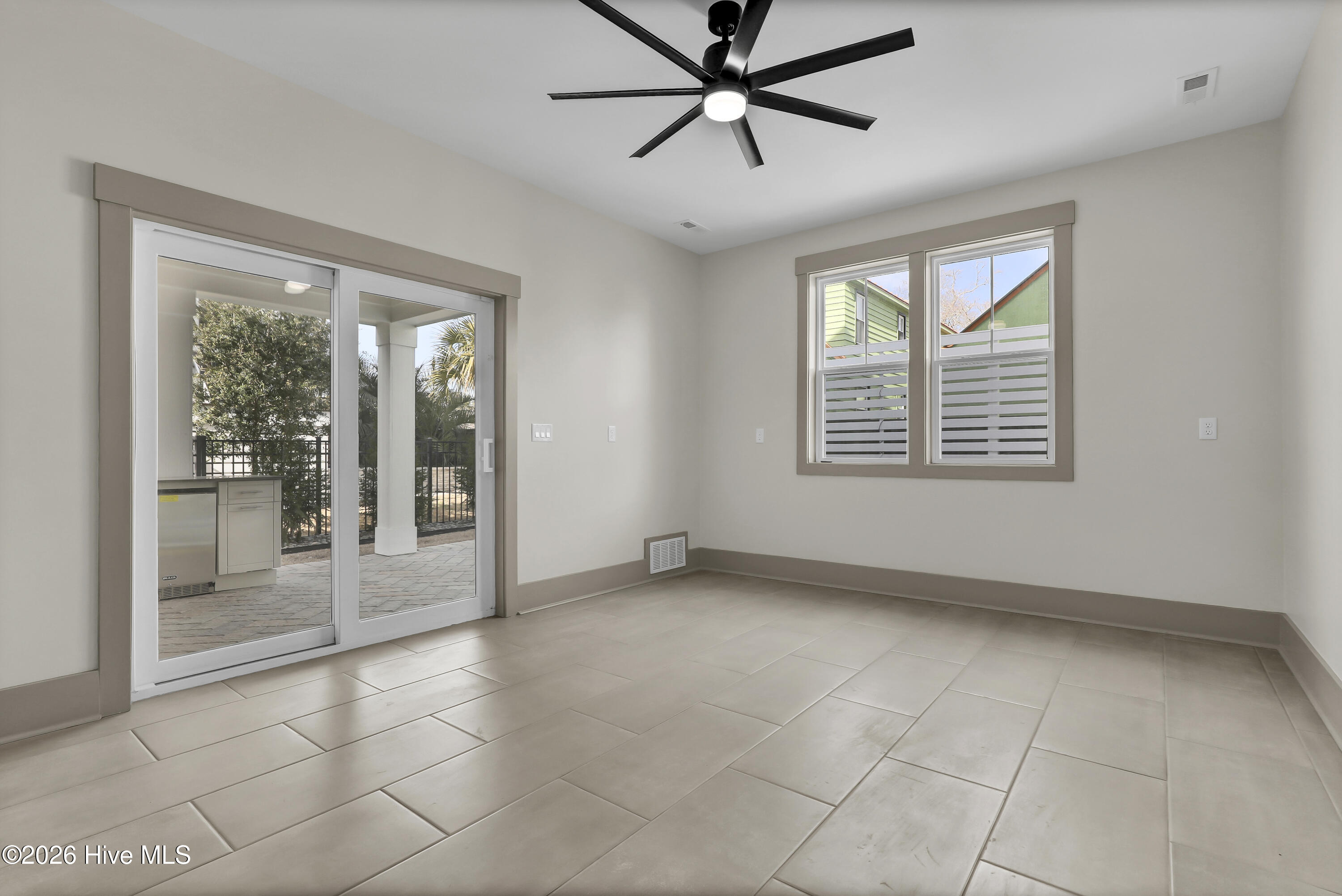 100554929 | Photo 27