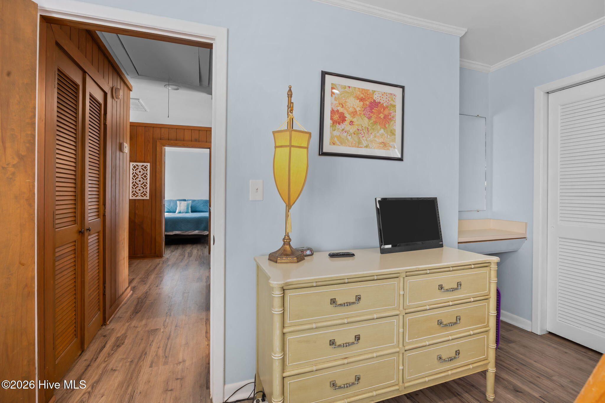 100565925 | Photo 51