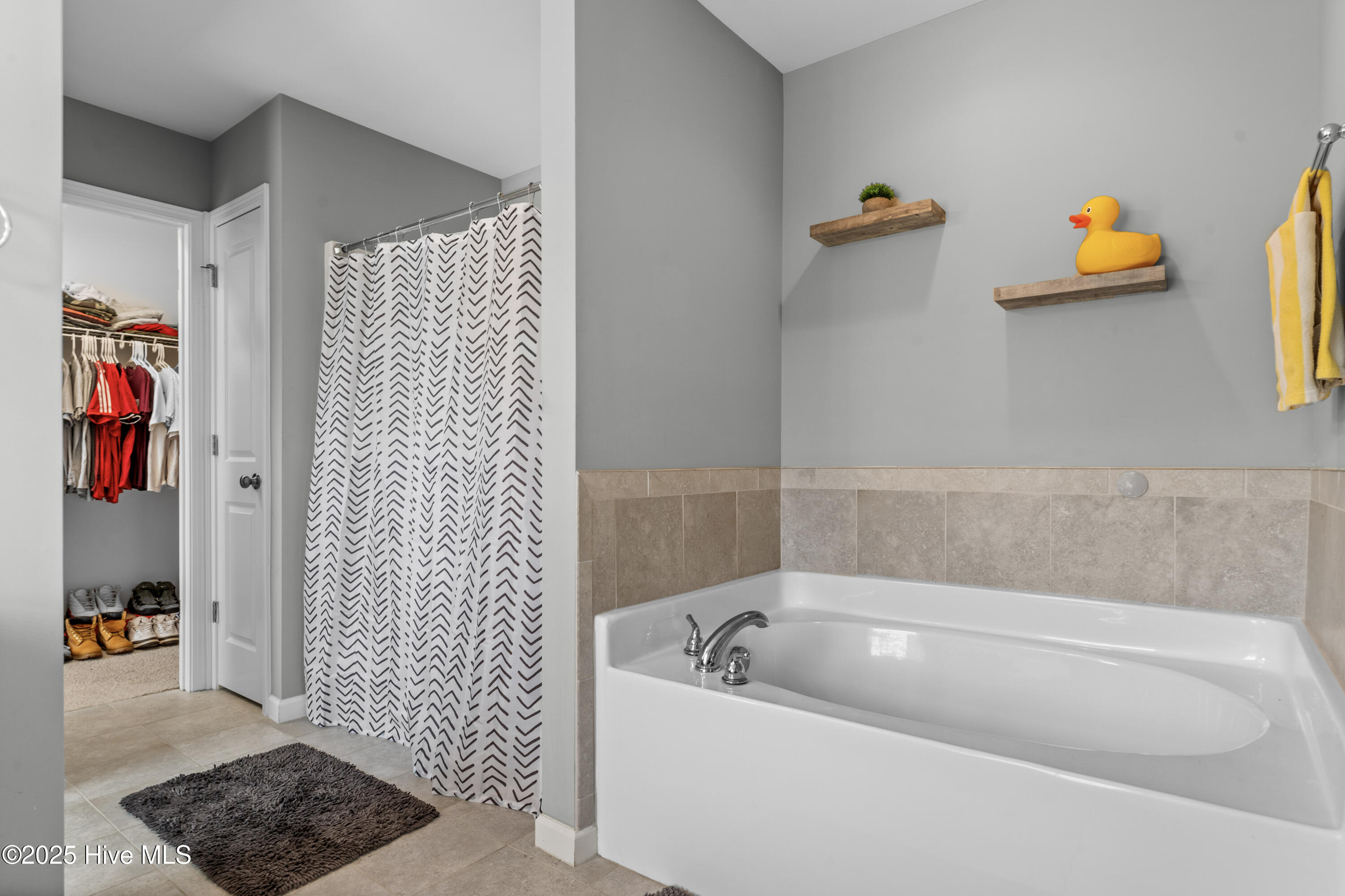 100511448 | Photo 24