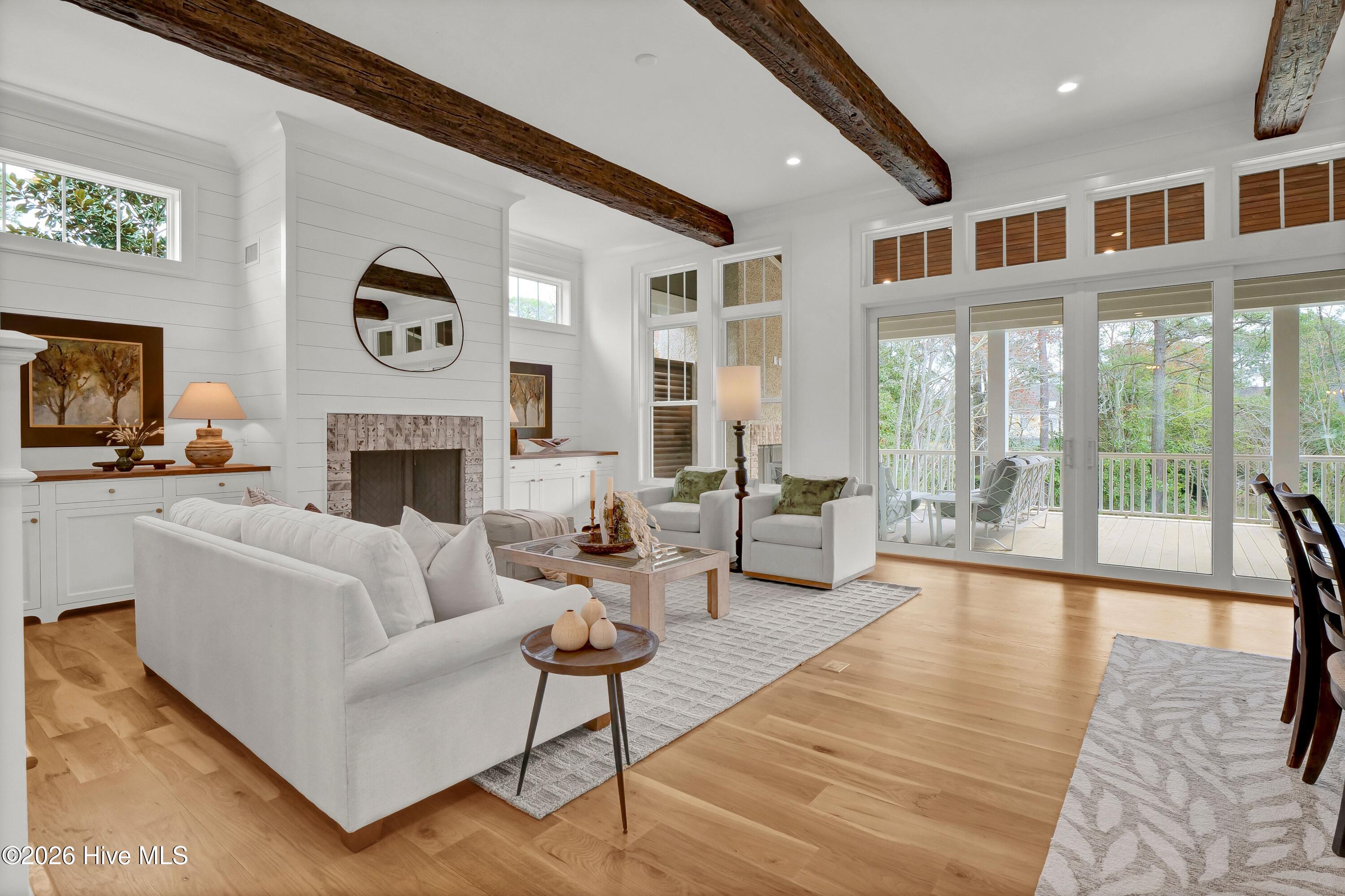 100553648 | Photo 11