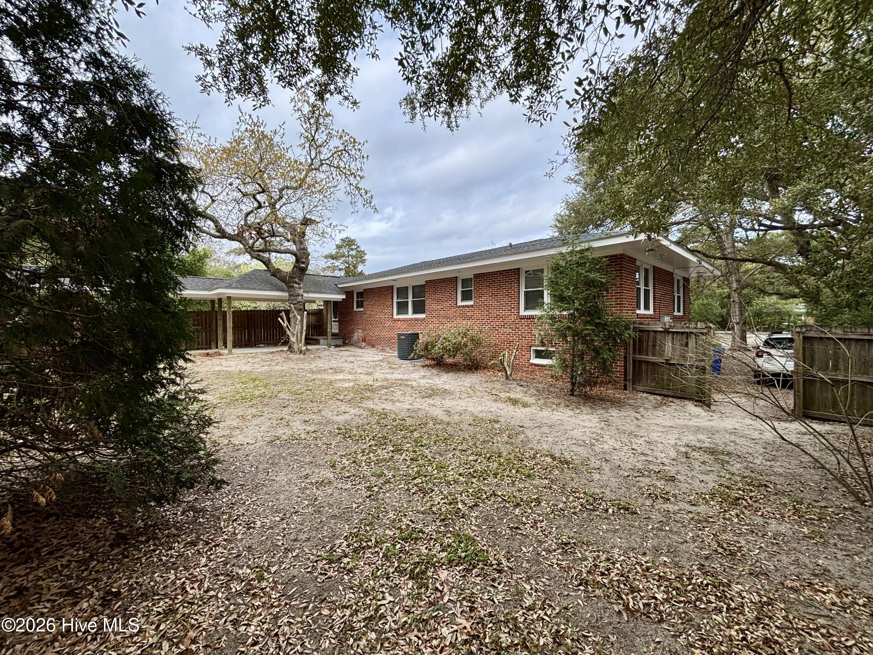 100561004 | Photo 23