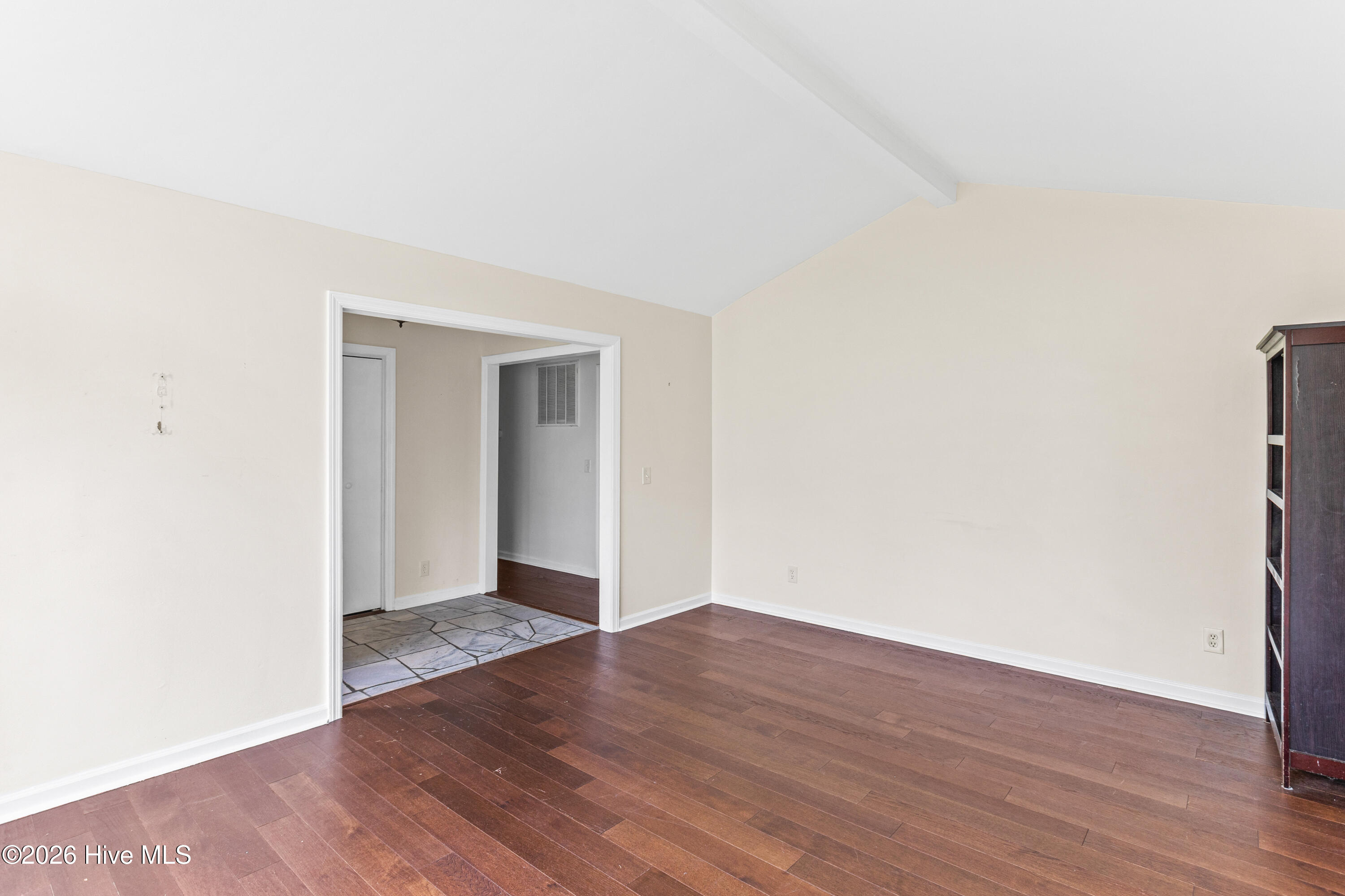 100552931 | Photo 14