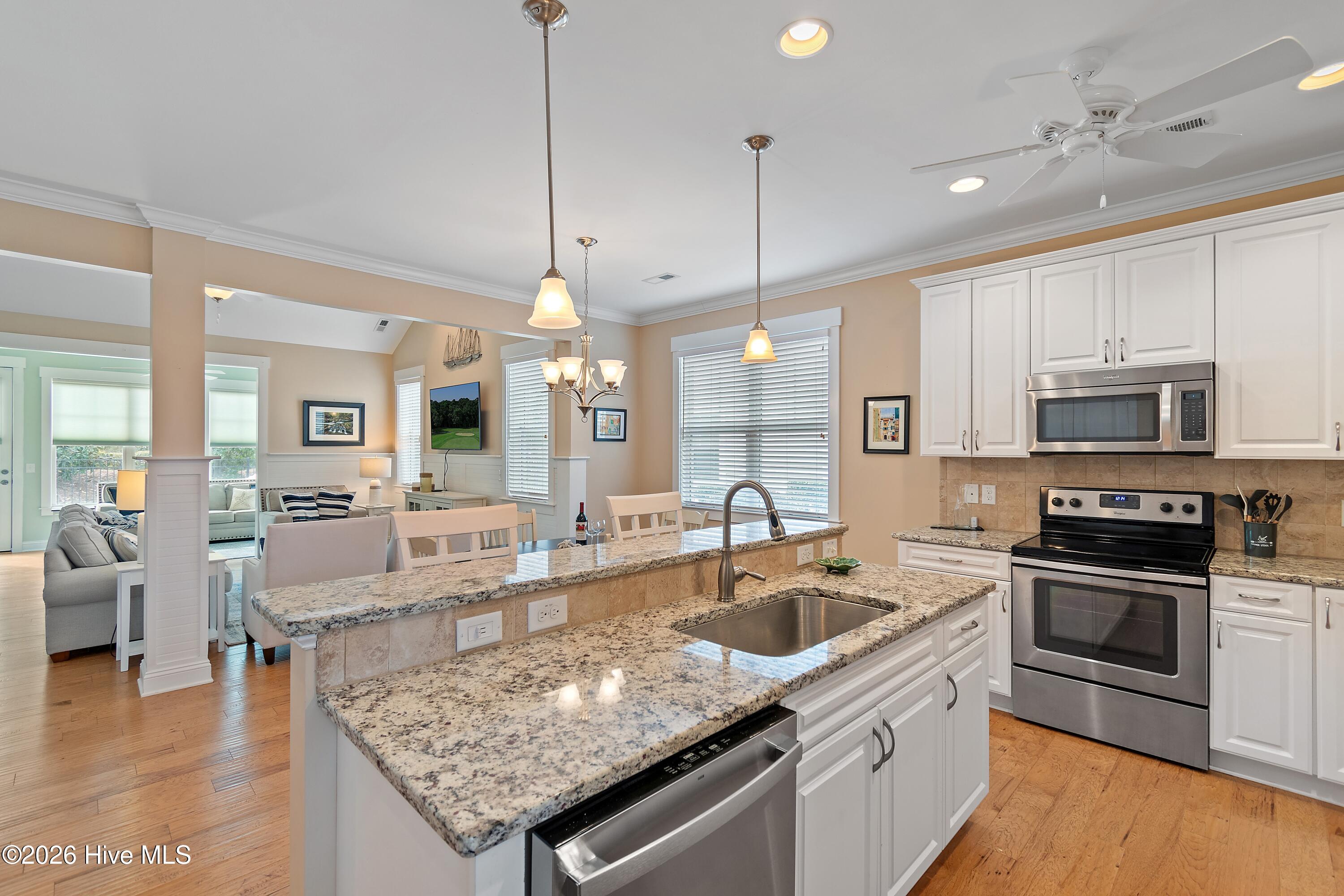 100549394 | Photo 12