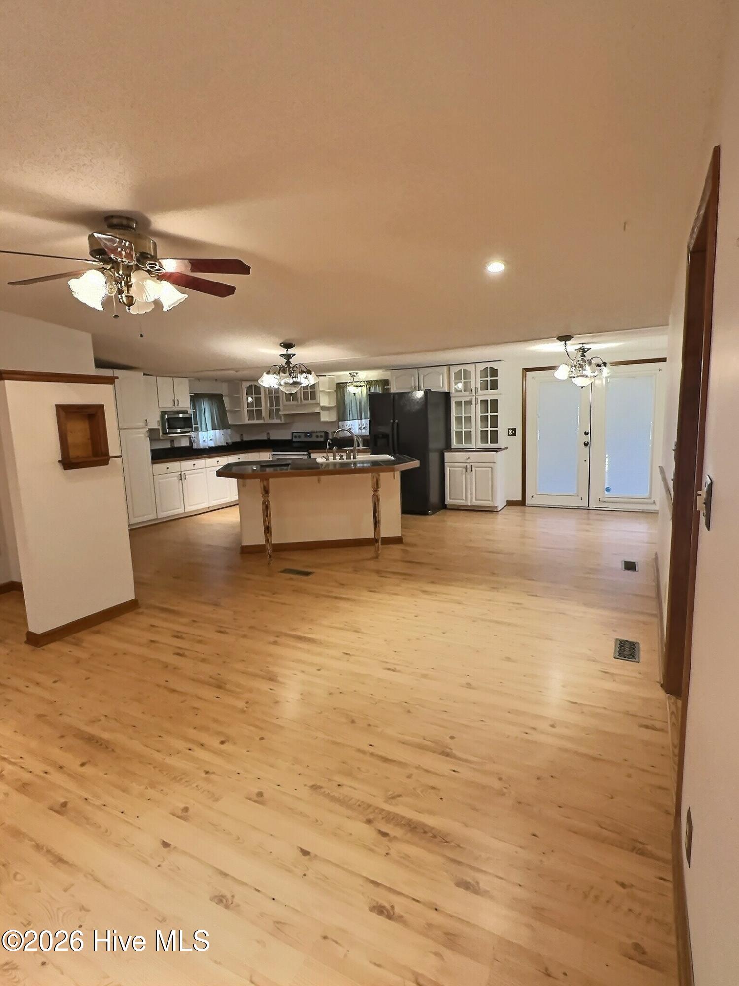 100522719 | Photo 13