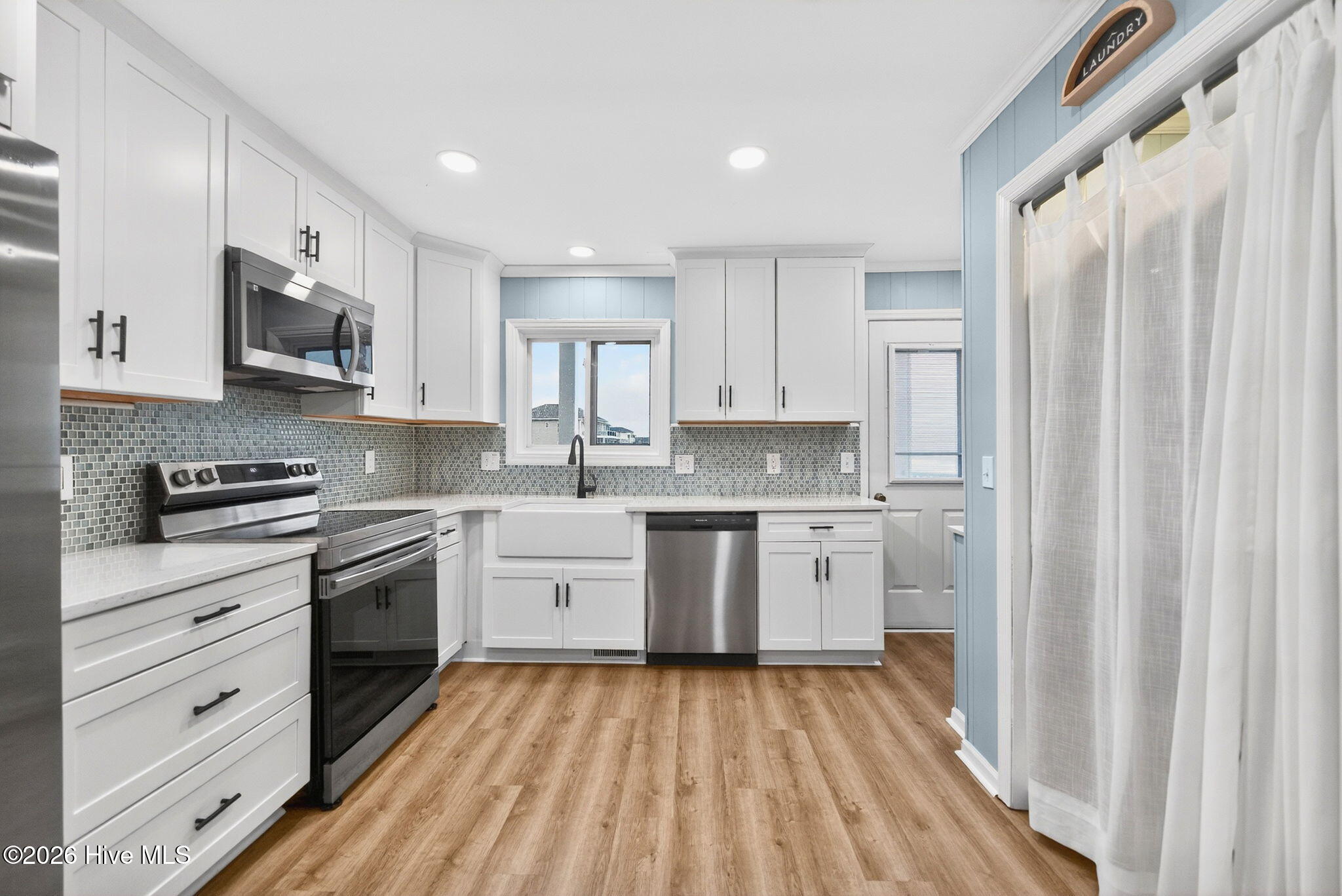 100558118 | Photo 15