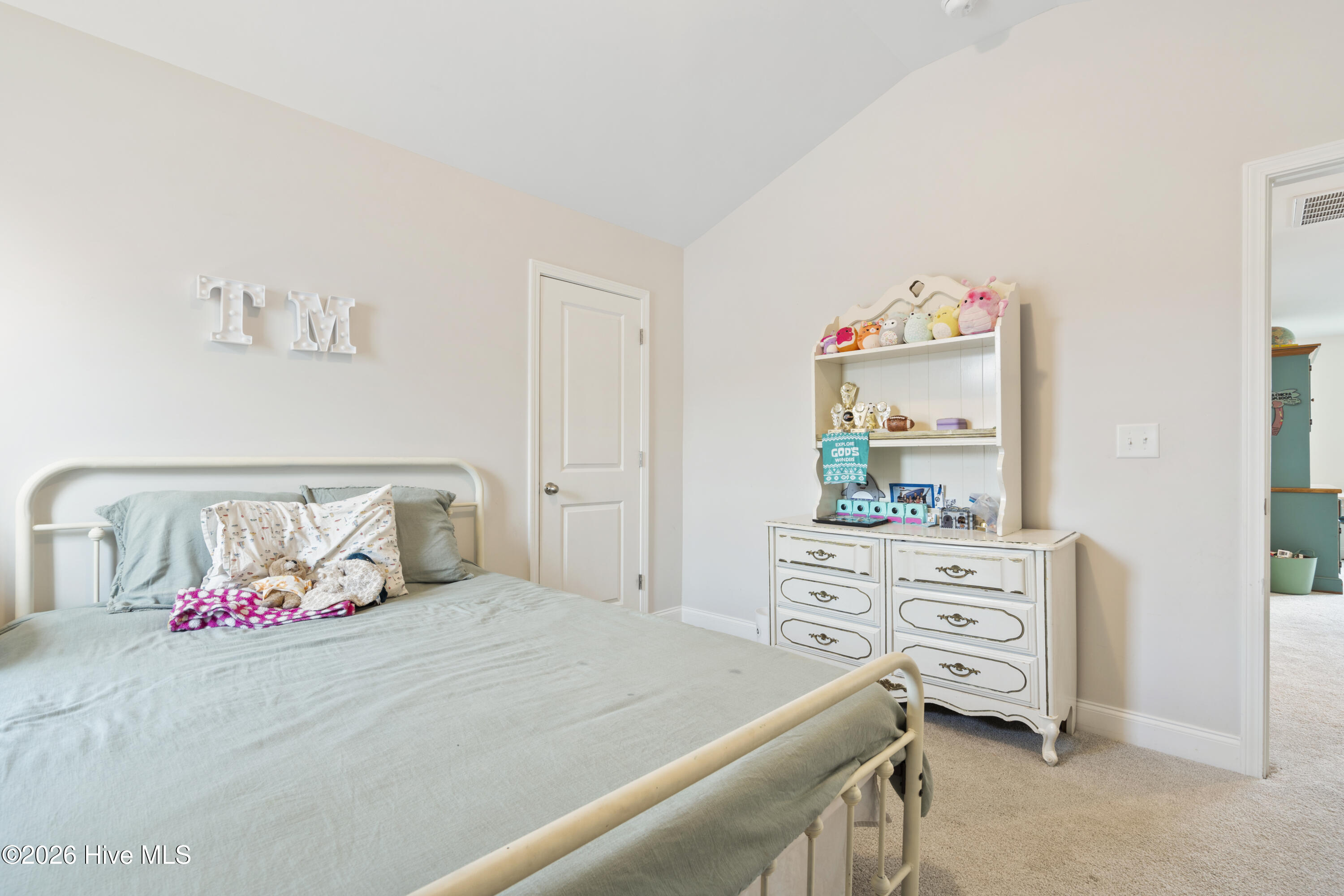 100564295 | Photo 49