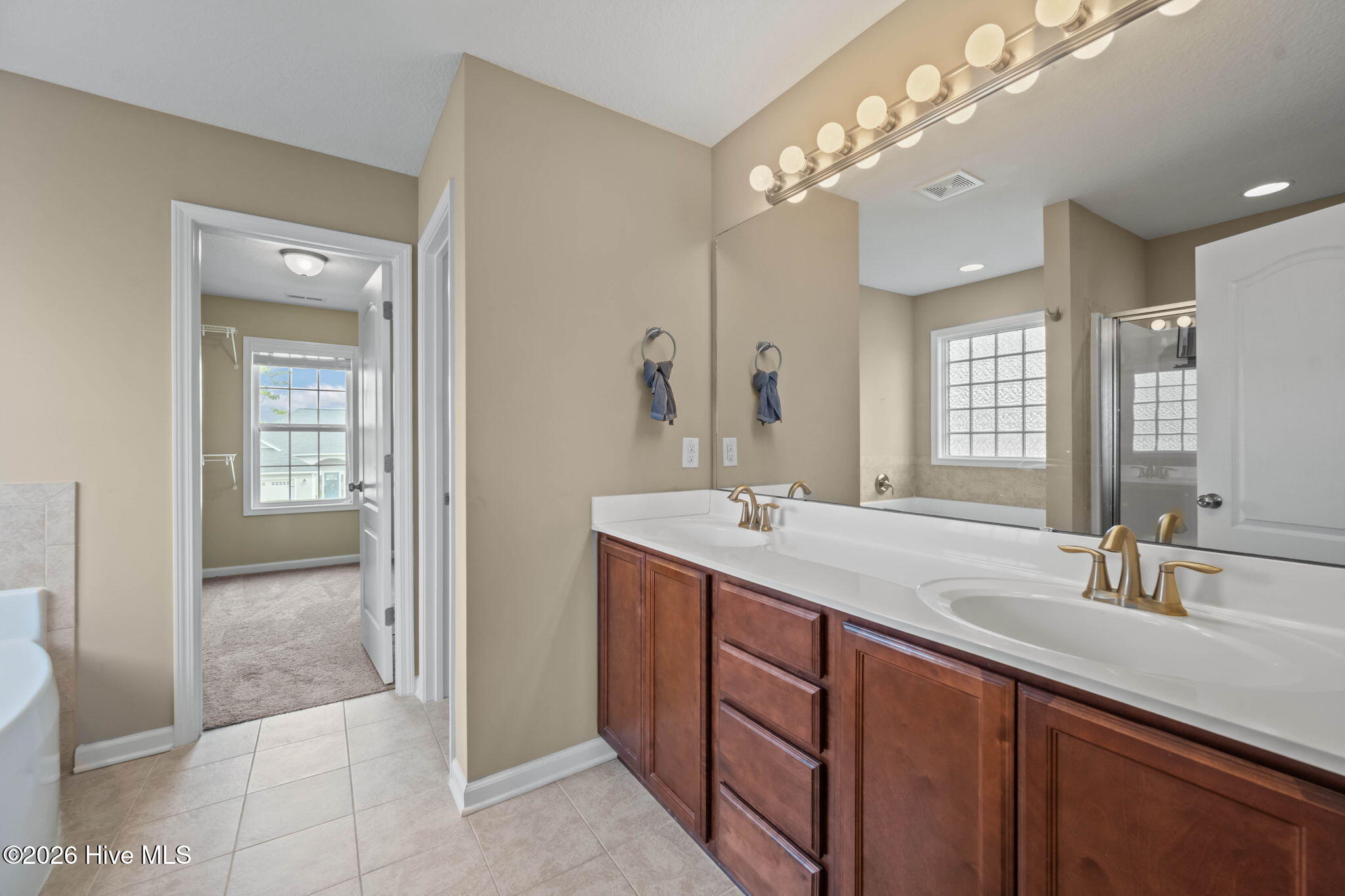 100567705 | Photo 18