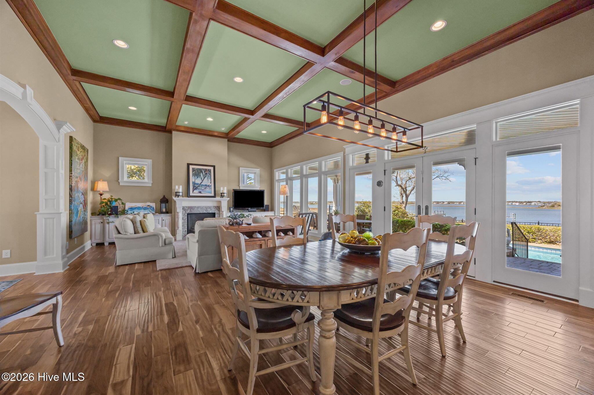 100564617 | Photo 22