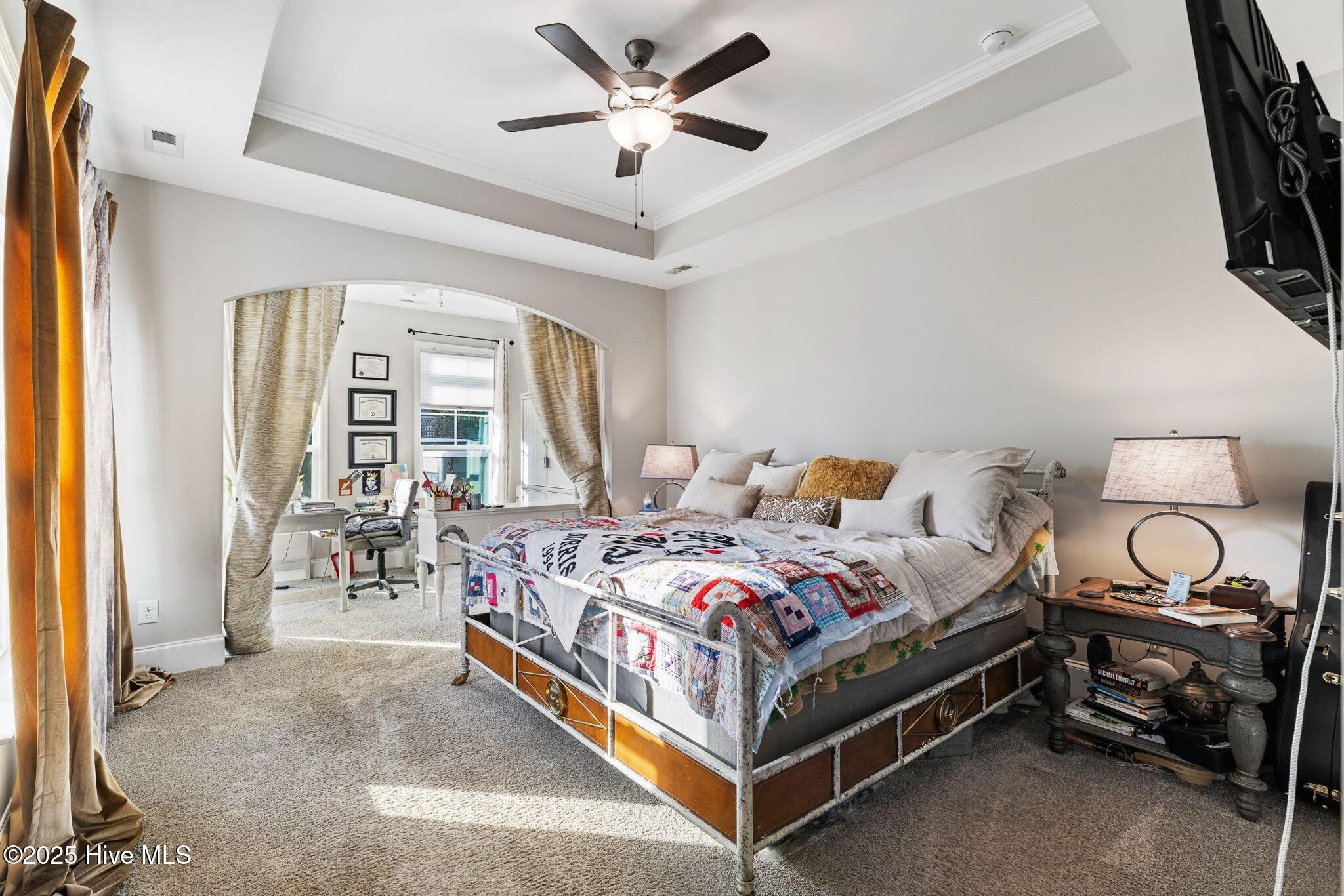 100542385 | Photo 25