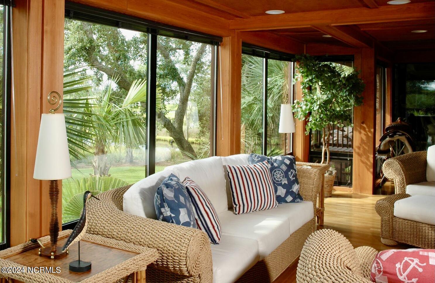 100463801 | Photo 29