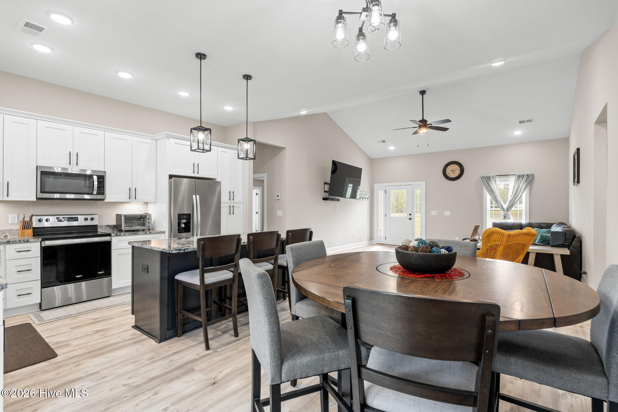 100565582 | Photo 11