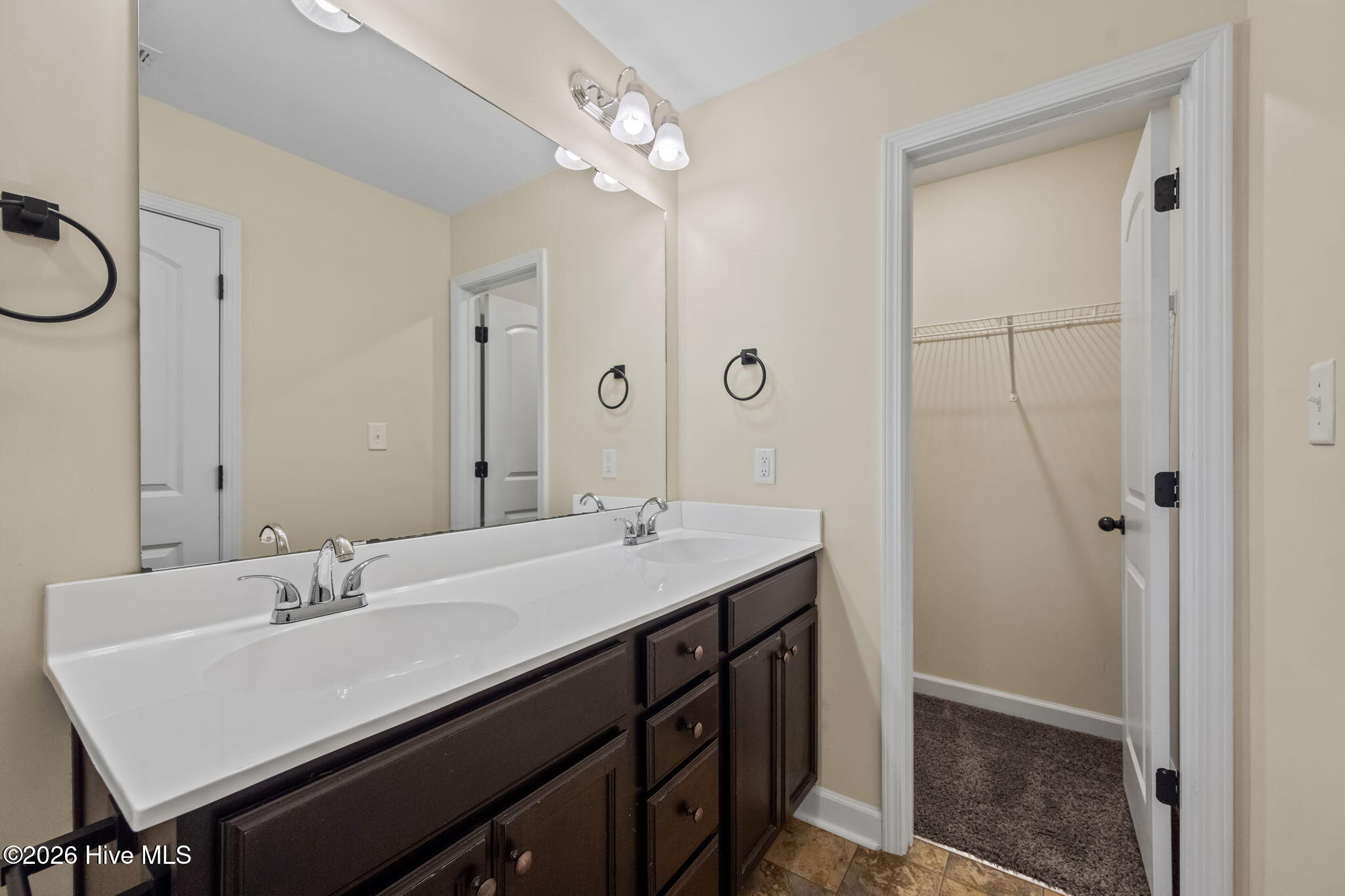 100547902 | Photo 28