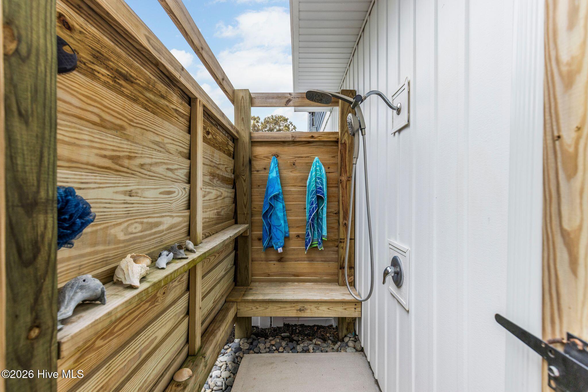 100570540 | Photo 63