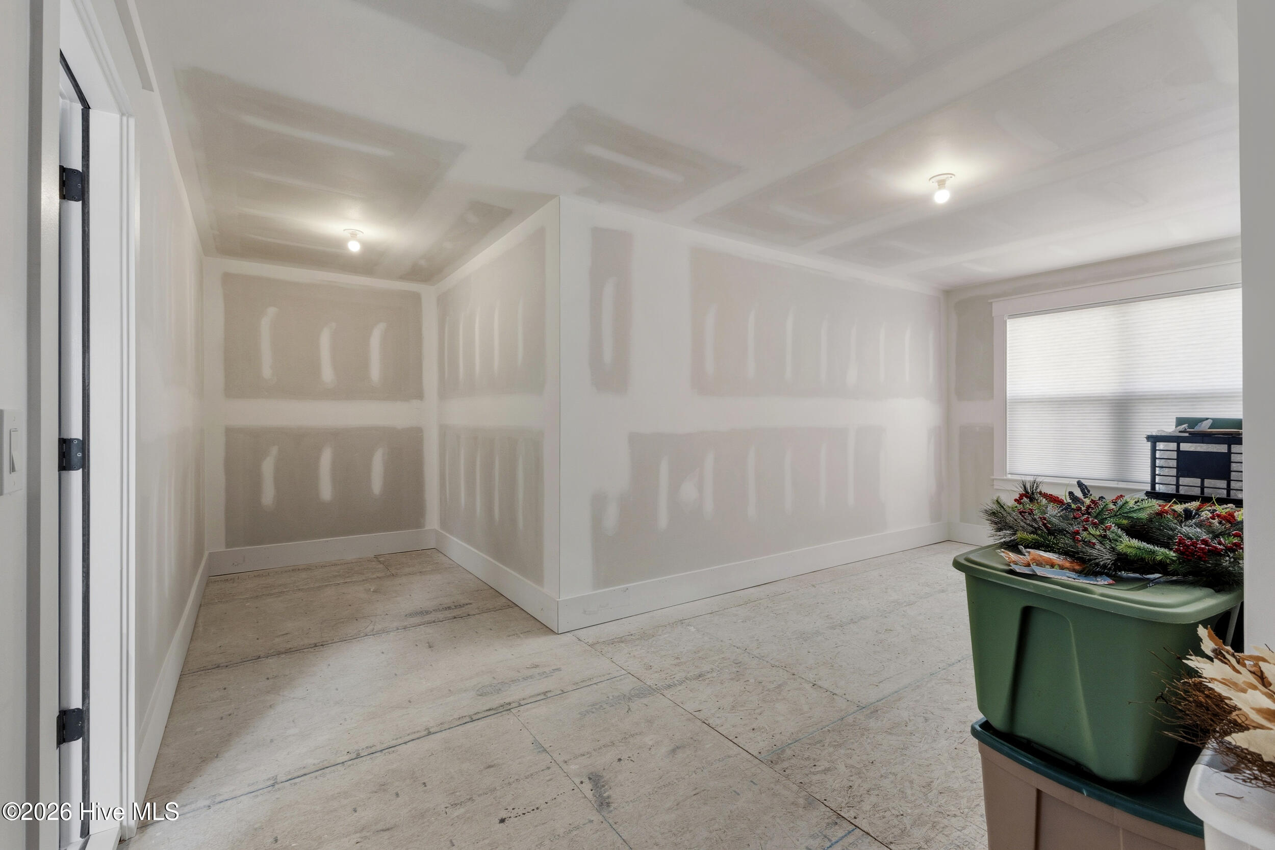 100560170 | Photo 38