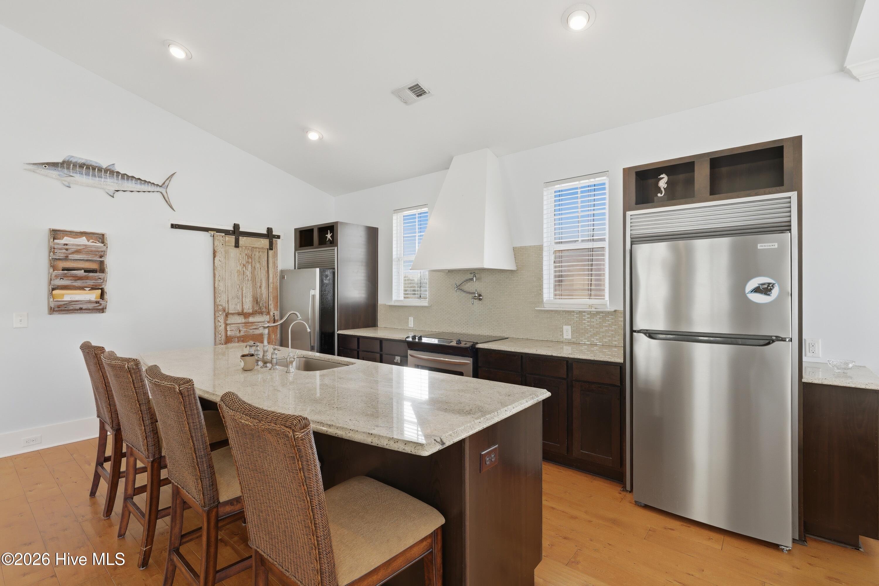 100564294 | Photo 24