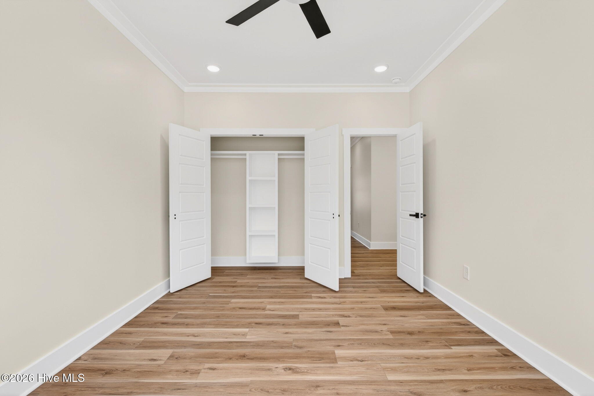 100568512 | Photo 42