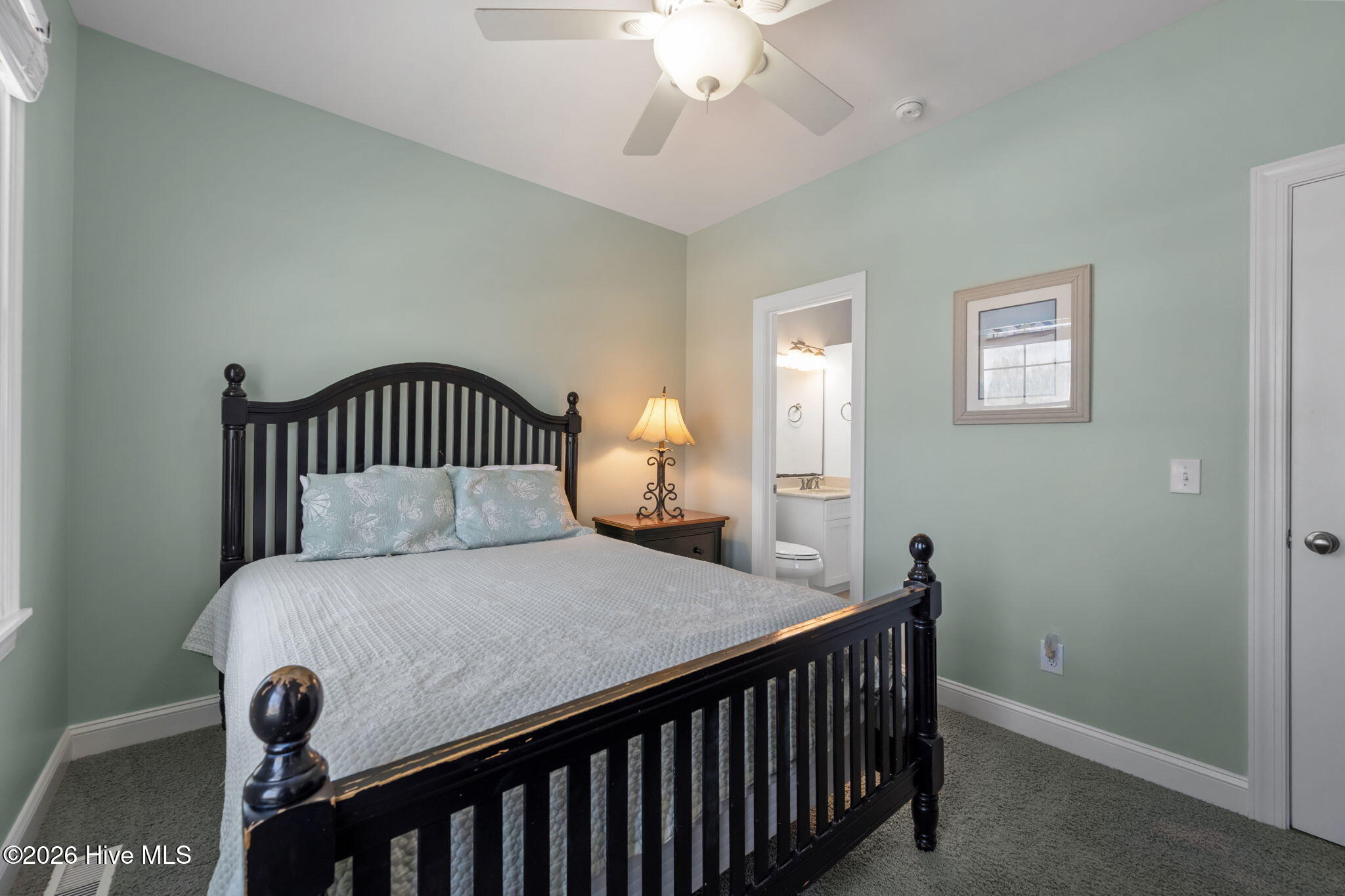 100570241 | Photo 23