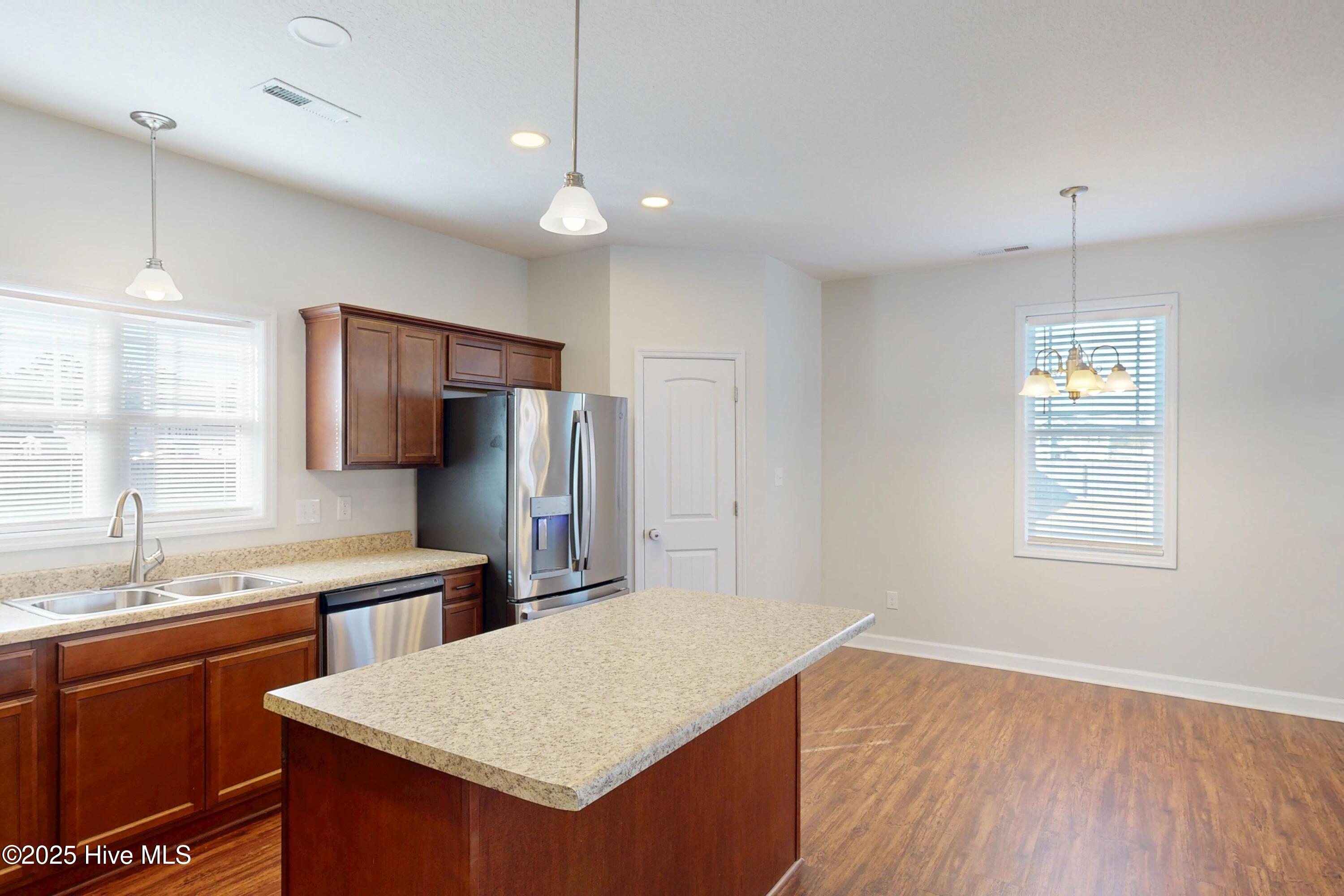 100545262 | Photo 17