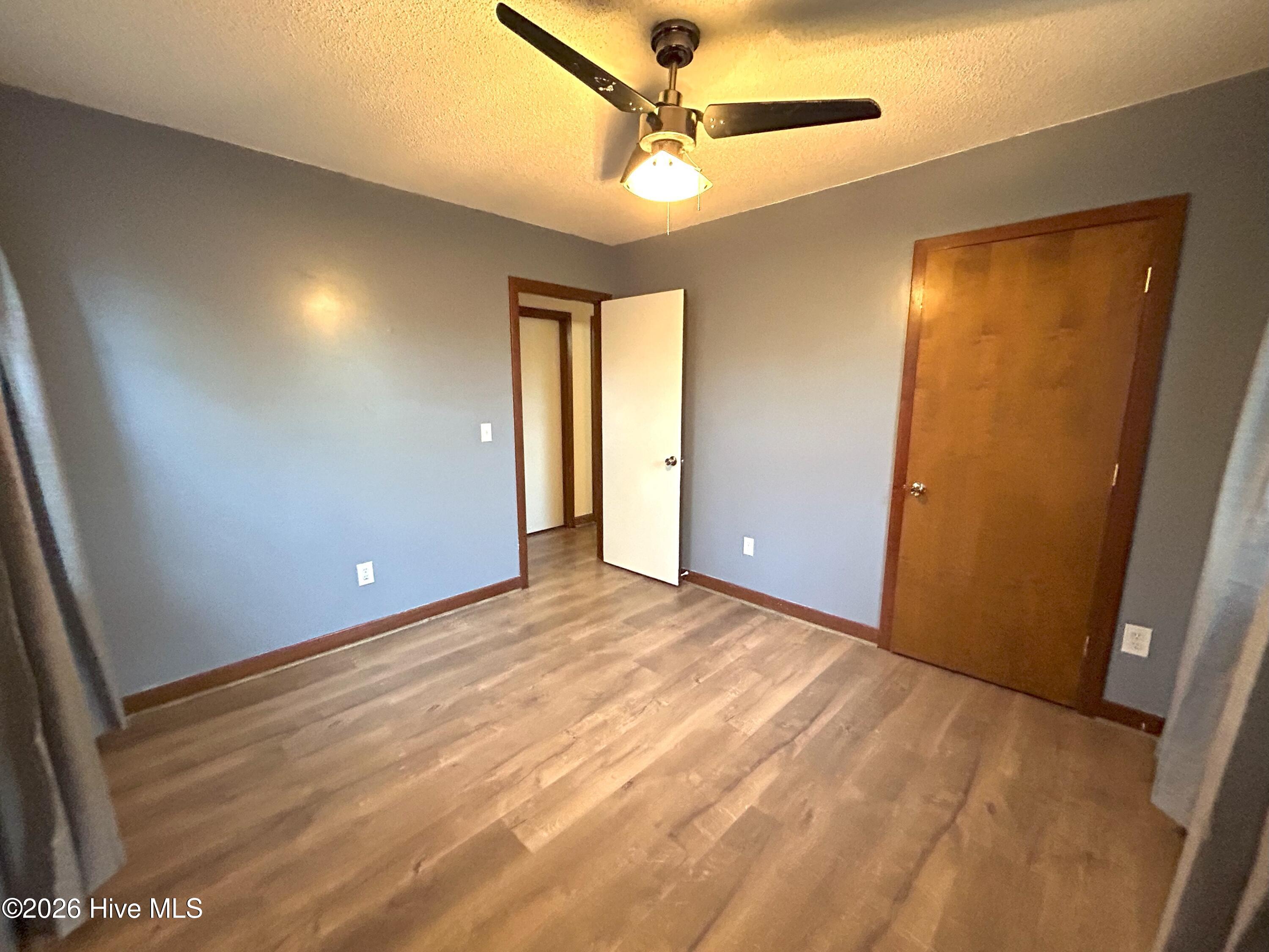 100557672 | Photo 15