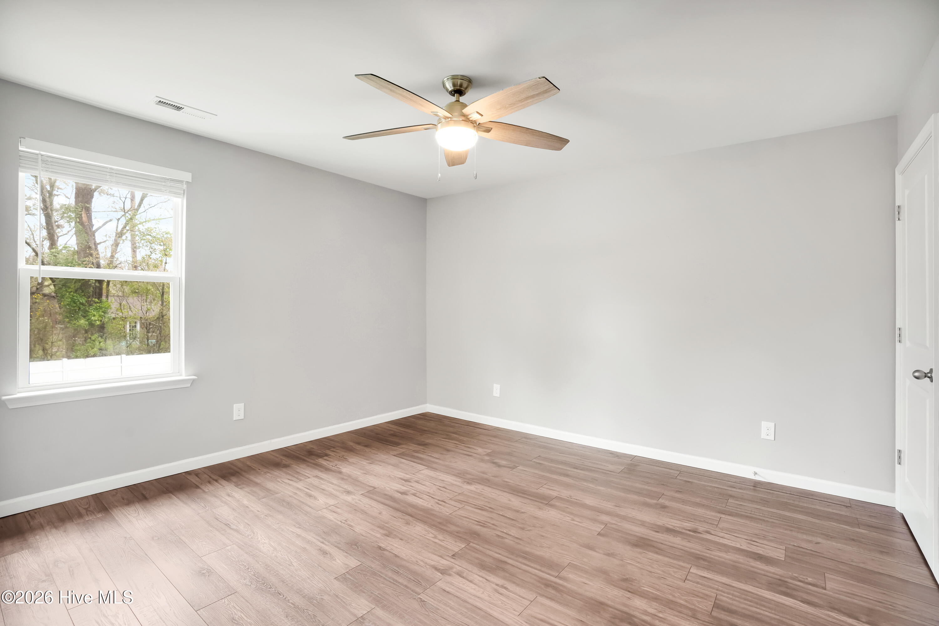 100548211 | Photo 18