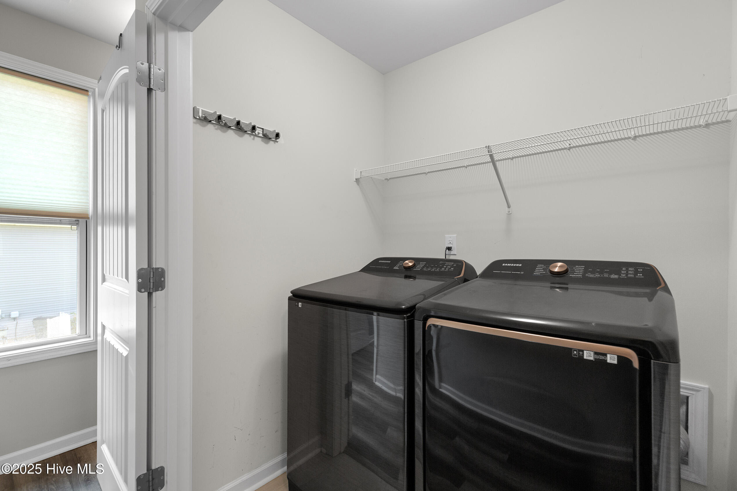 100547149 | Photo 29