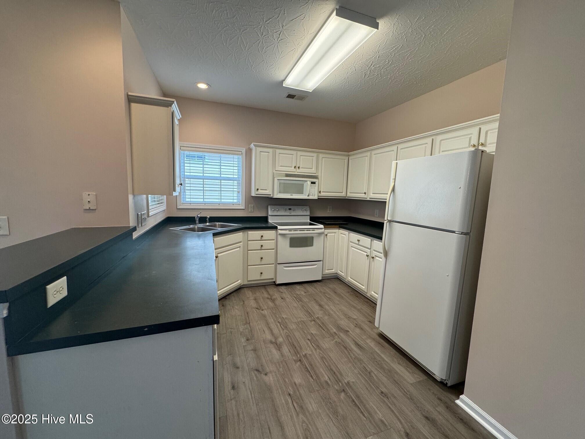 100546835 | Photo 11