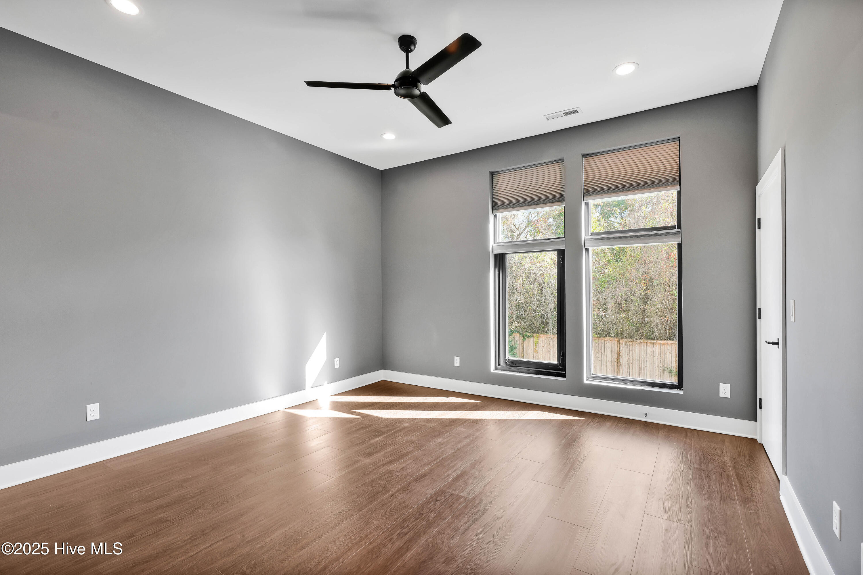 100546123 | Photo 23