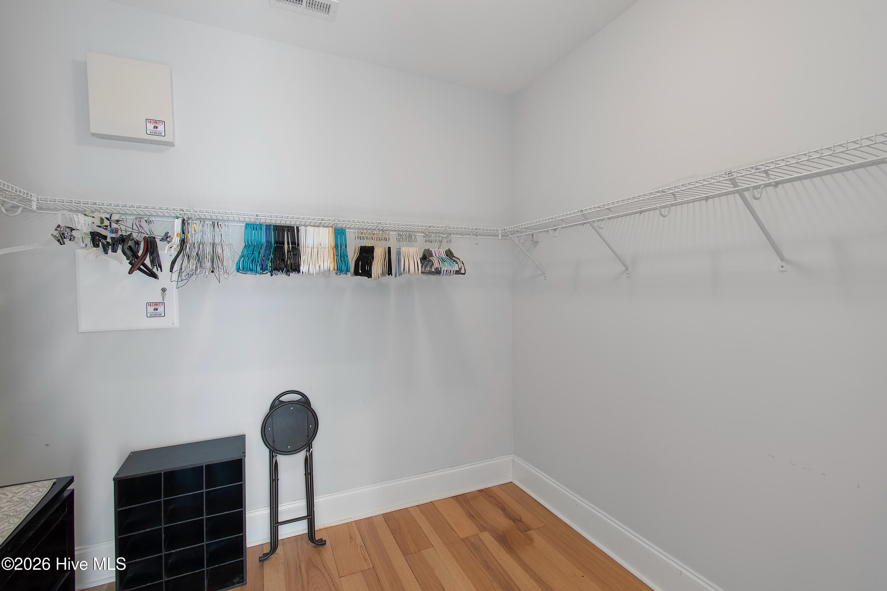 100548400 | Photo 26