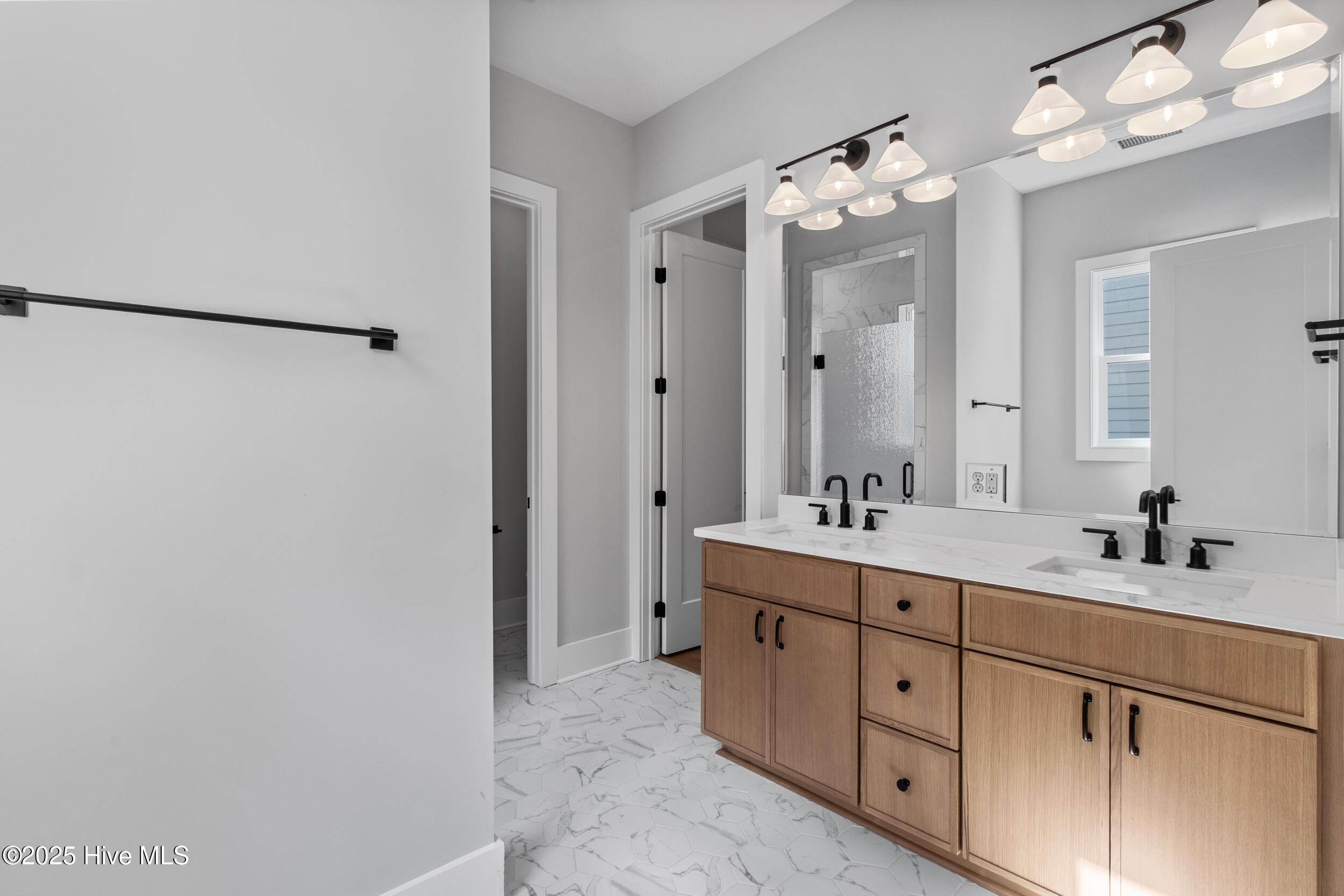 Dual vanity with custom tile work