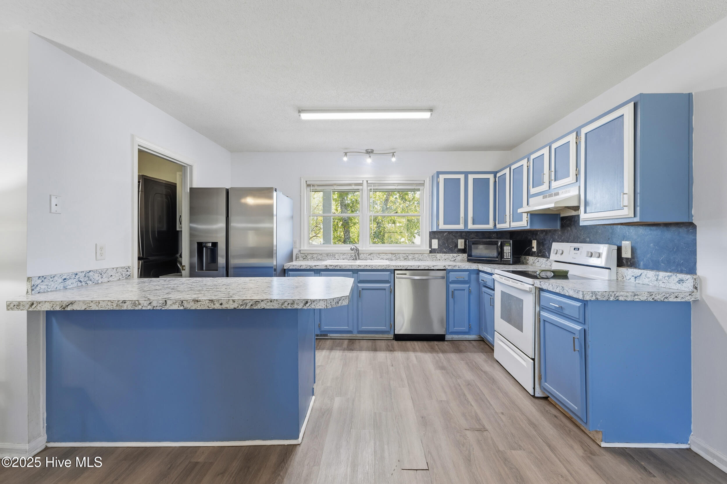 100537694 | Photo 11