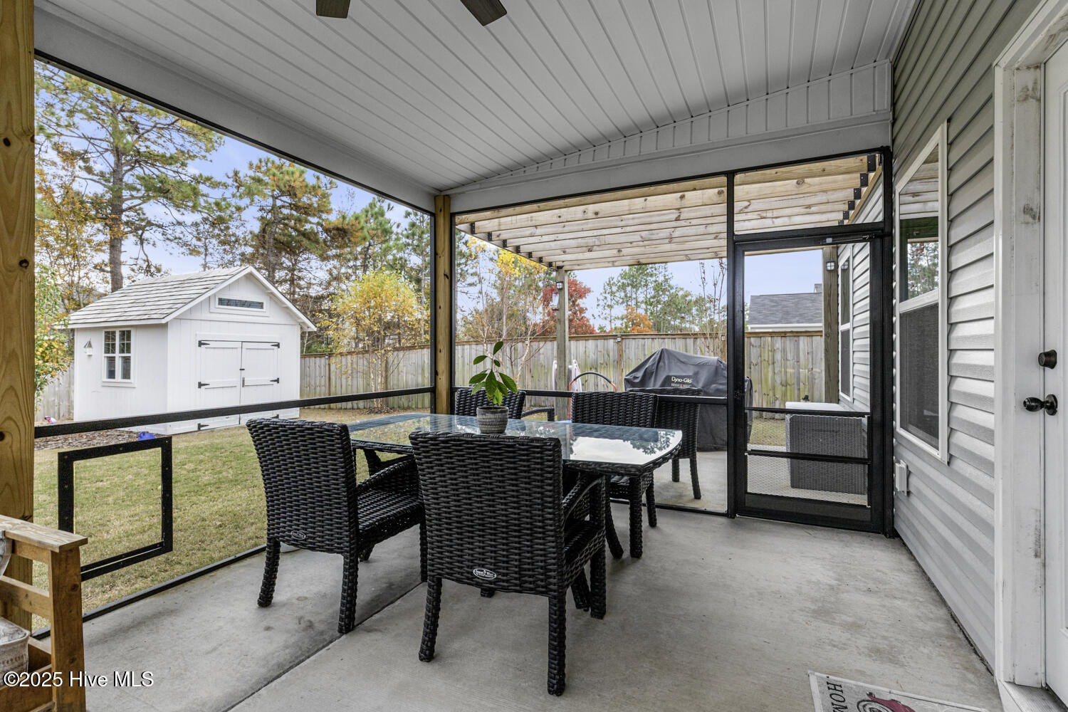 100543242 | Photo 37