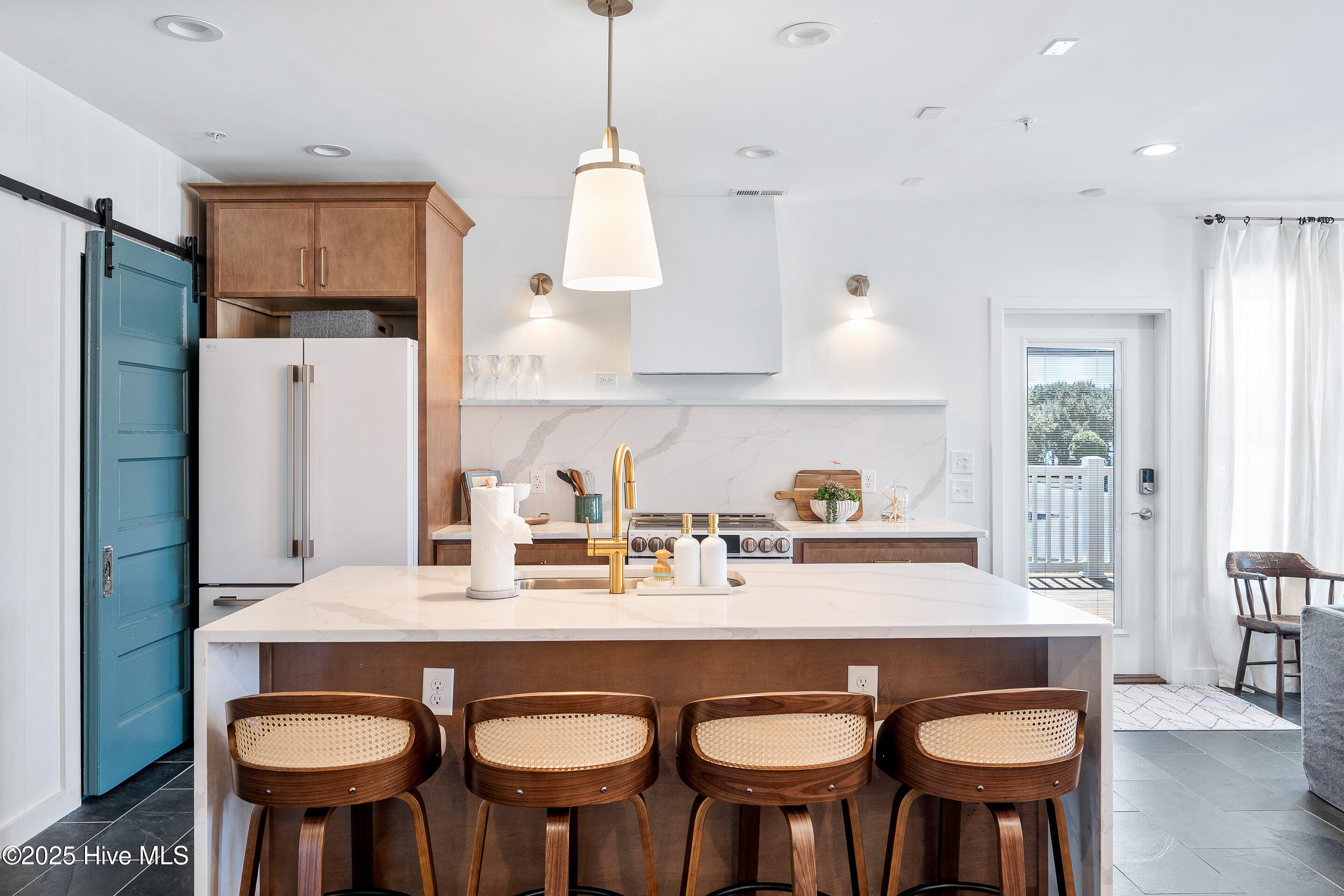 100559399 | Photo 18