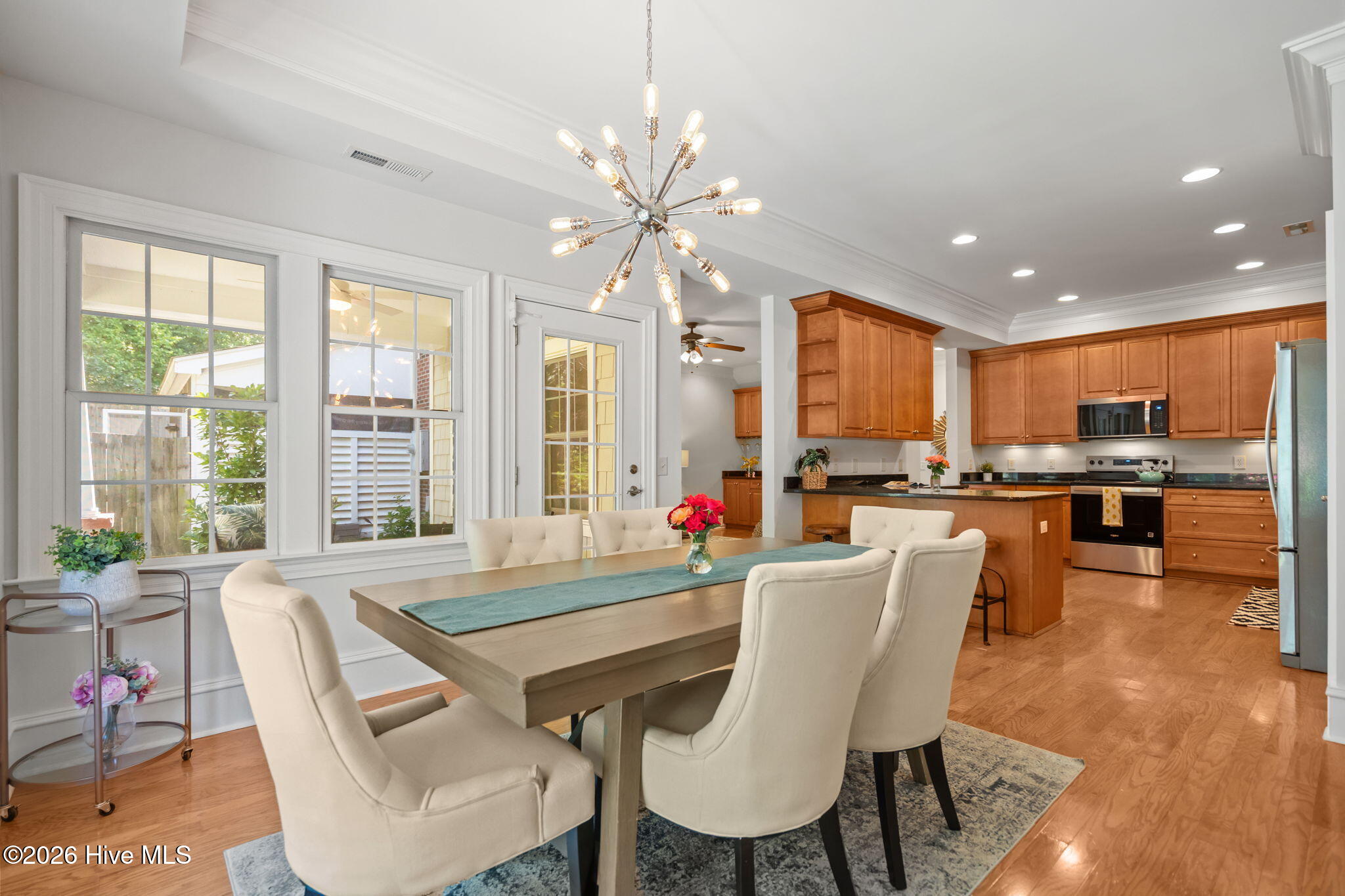 100563251 | Photo 16