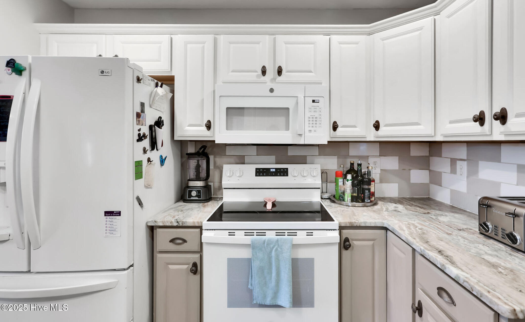 100547163 | Photo 15