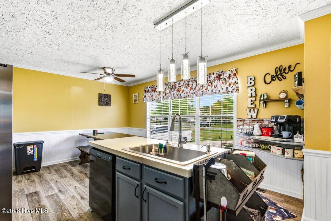 100566216 | Photo 14