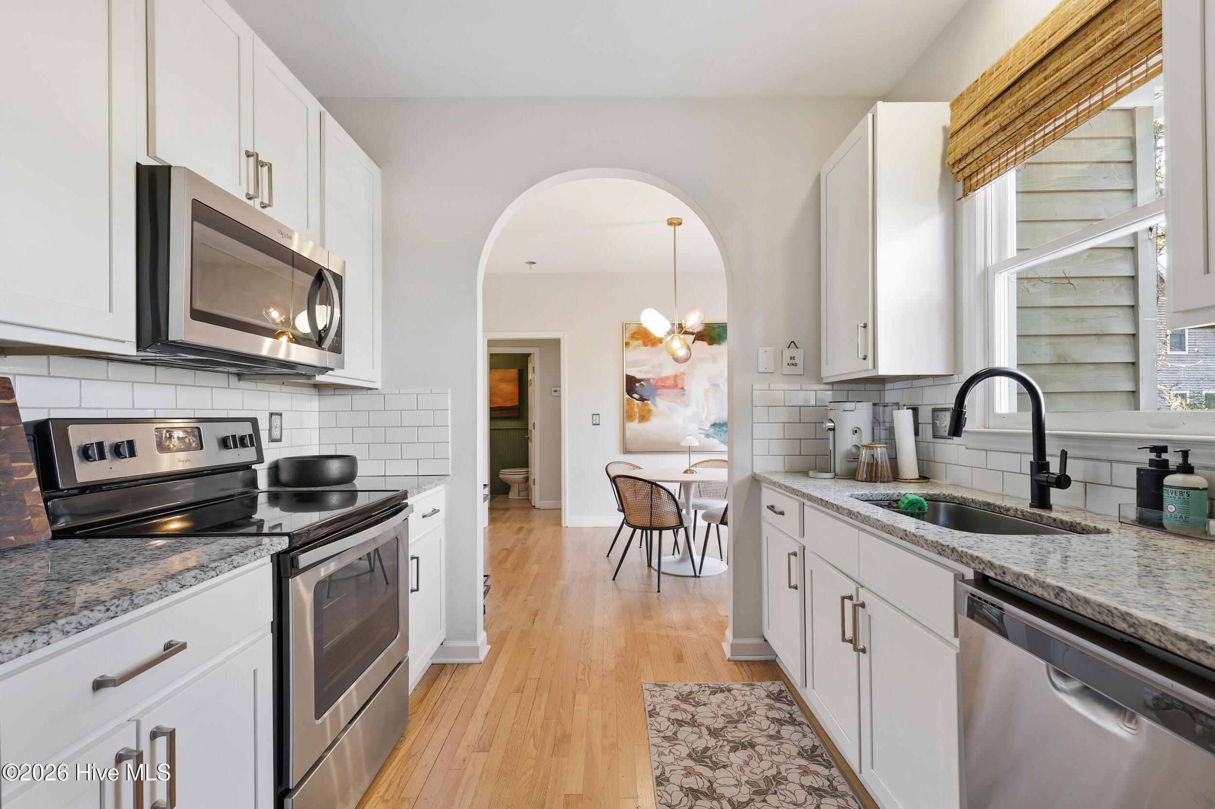 100554860 | Photo 15