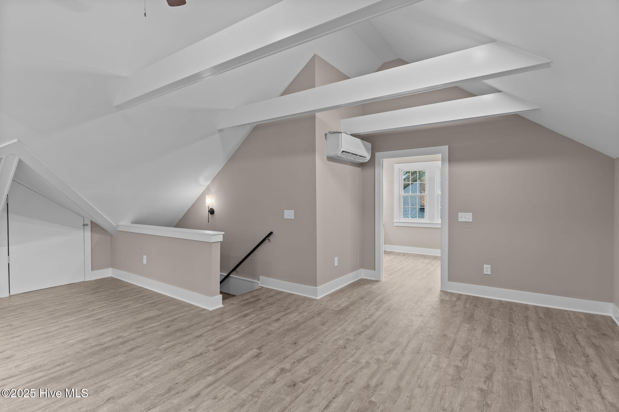 100542259 | Photo 34