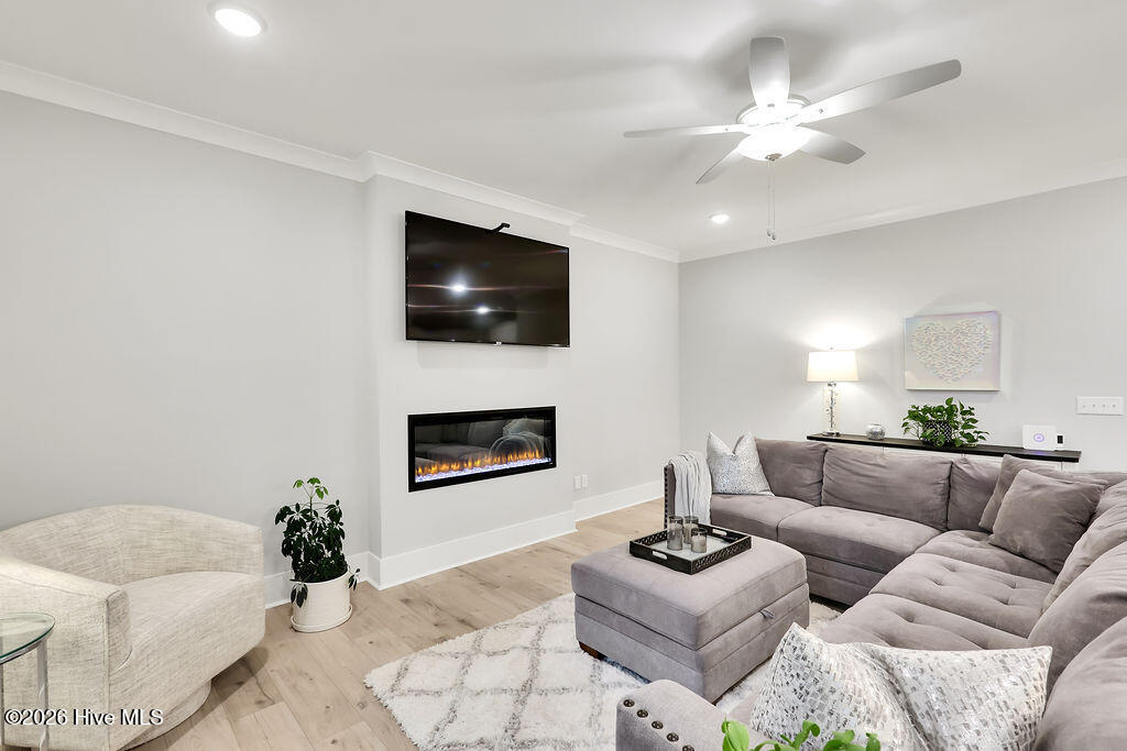 100549717 | Photo 14