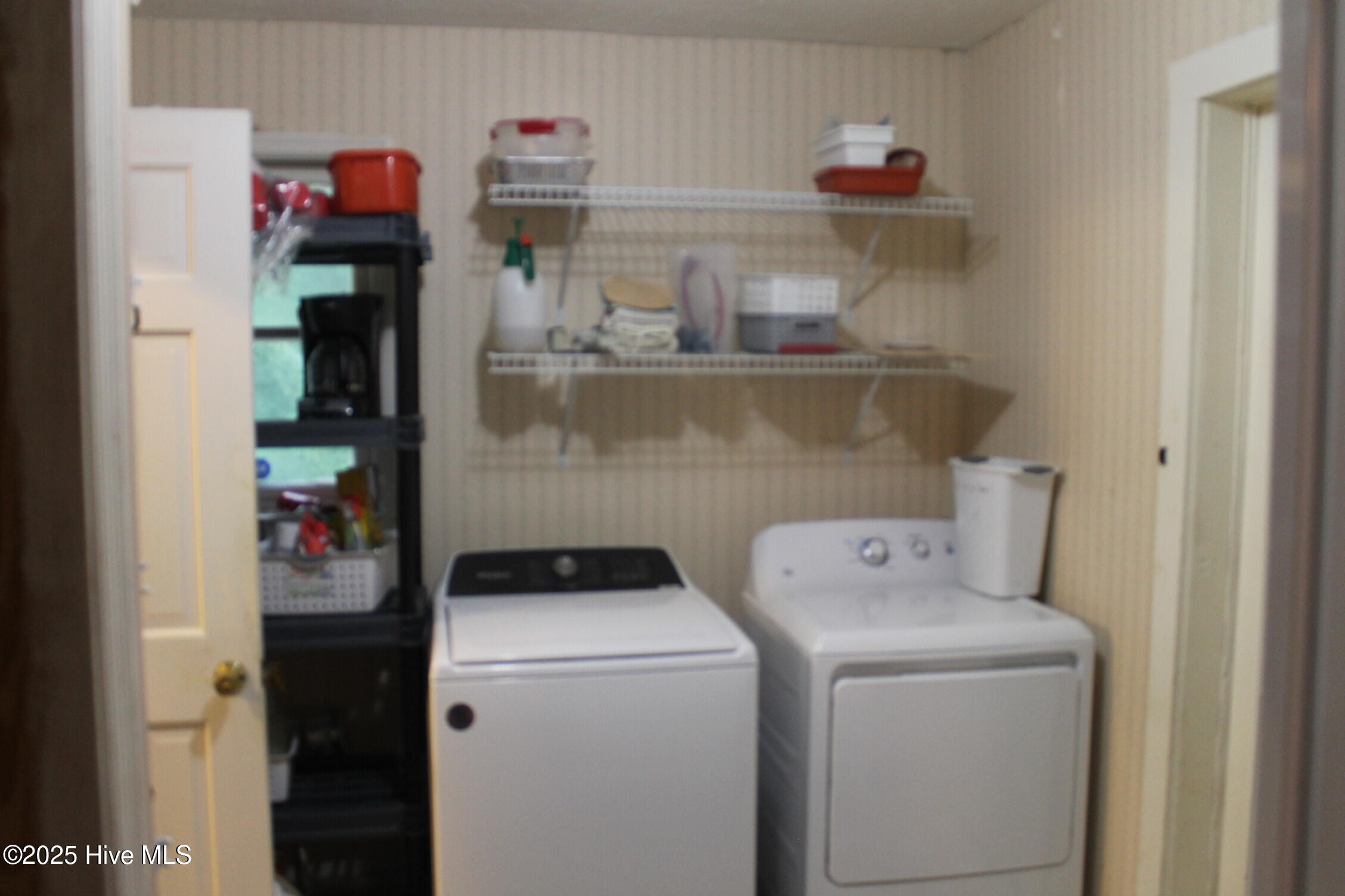 100536189 | Photo 25