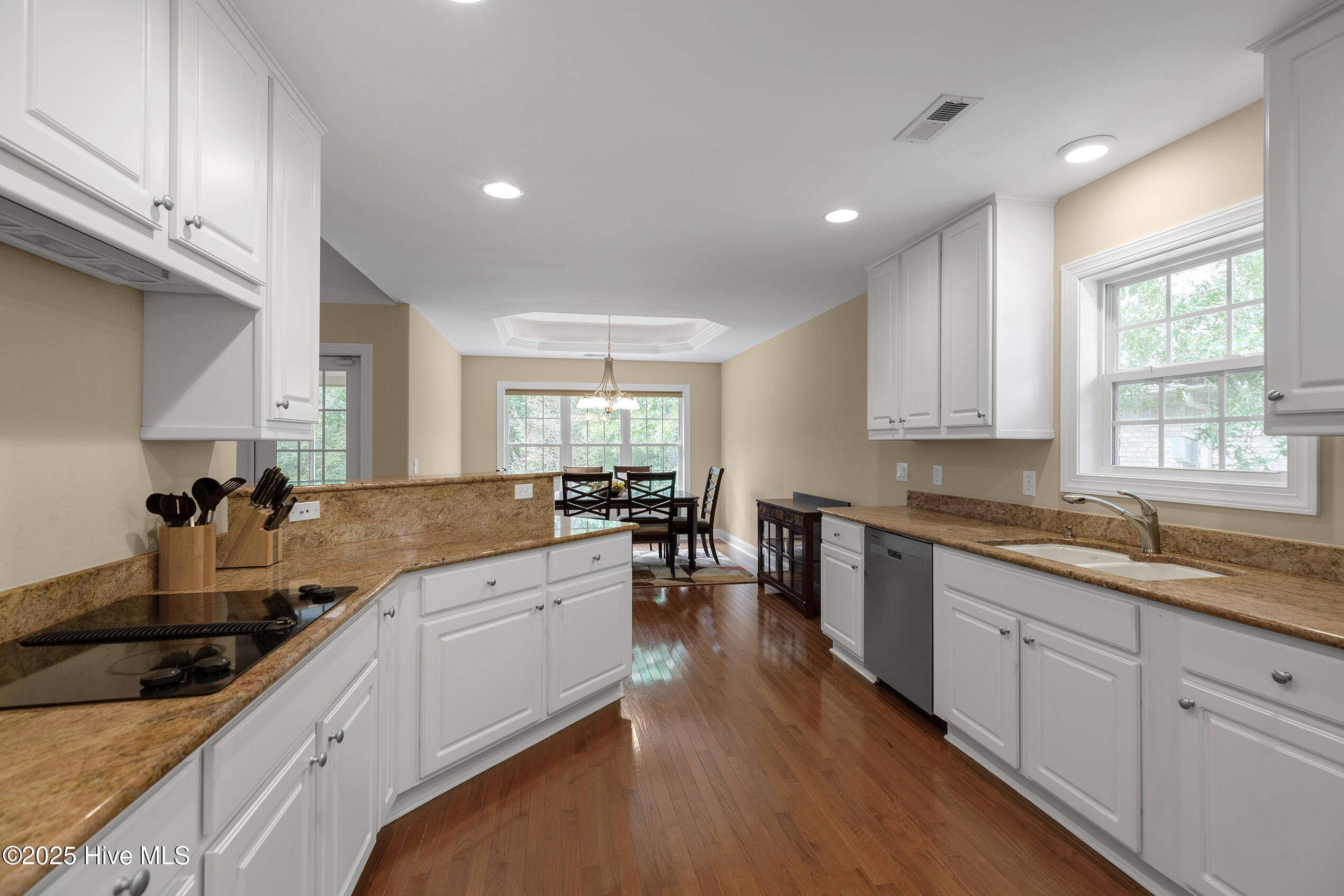 4414 Grey Oaks Court, Wilmington, NC 28412 – photo 13: GreyOaks4414-5KitDianeL33A7315-CR2