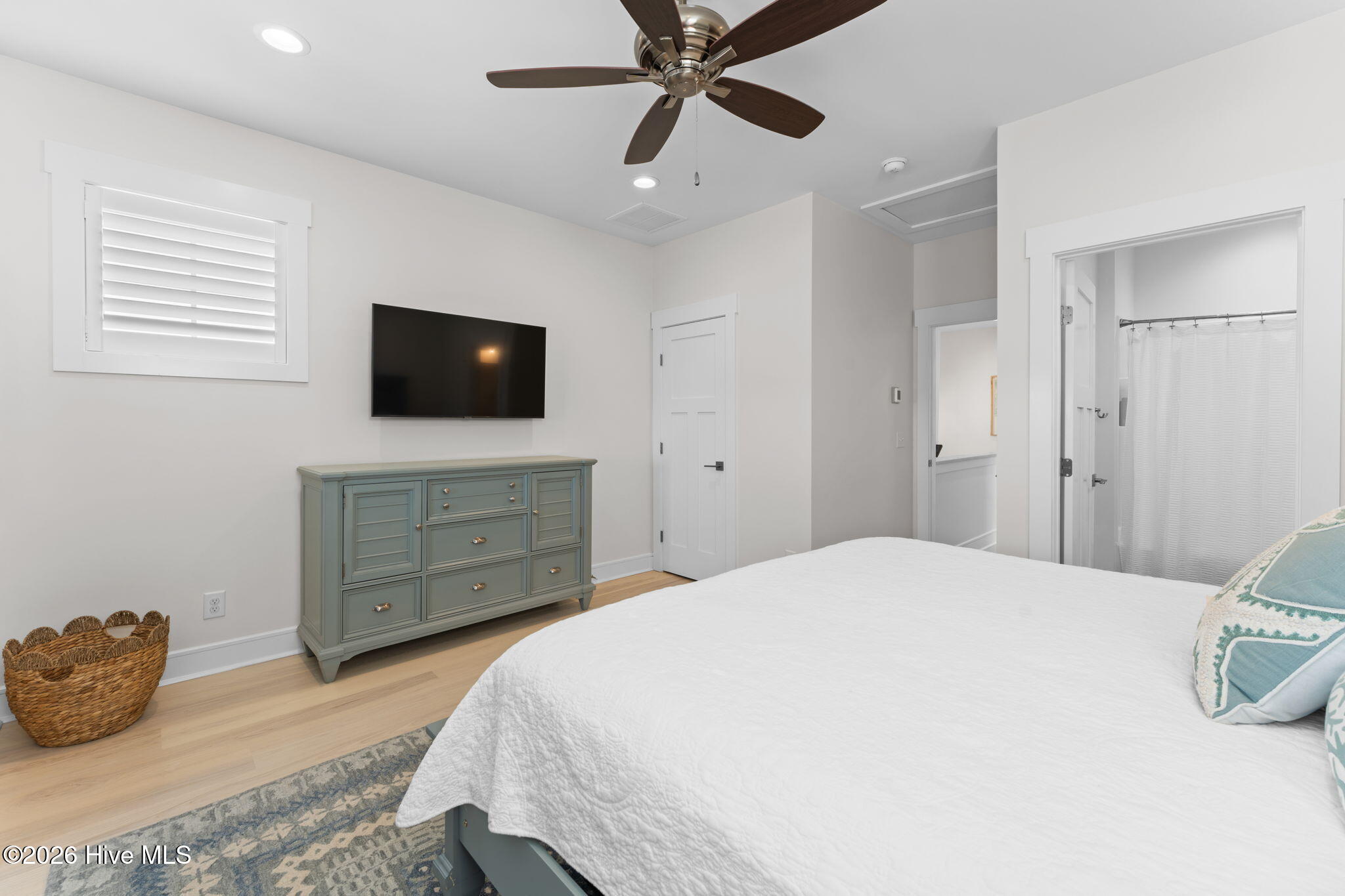 100550371 | Photo 55