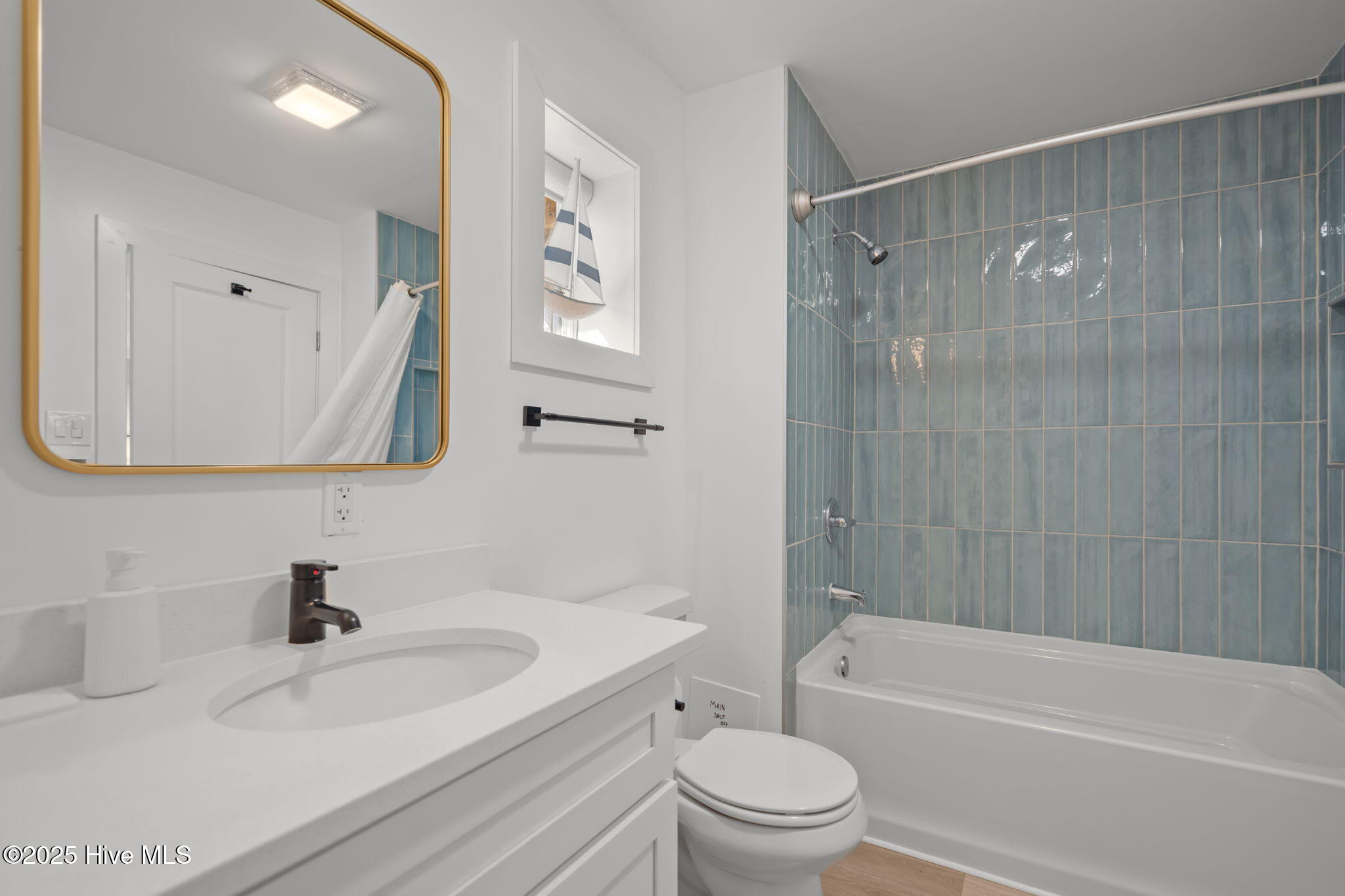 100541863 | Photo 48