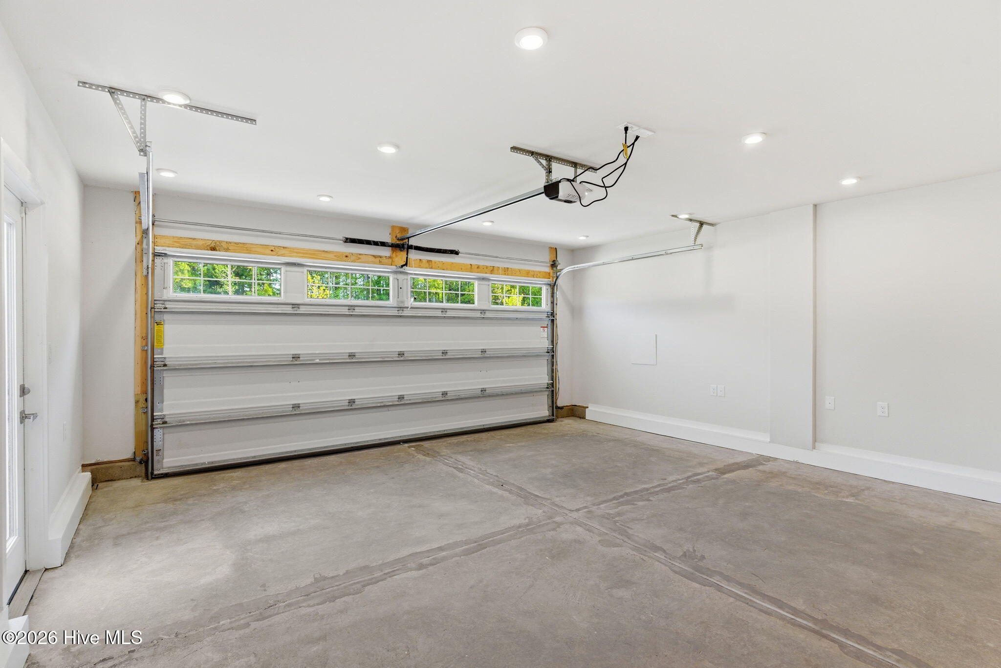 100569541 | Photo 31