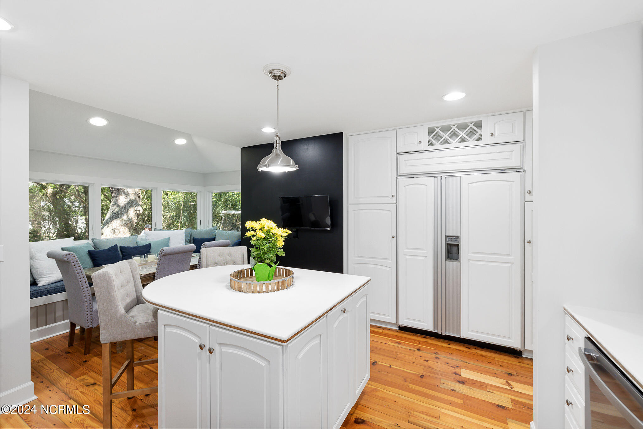 100493590 | Photo 26